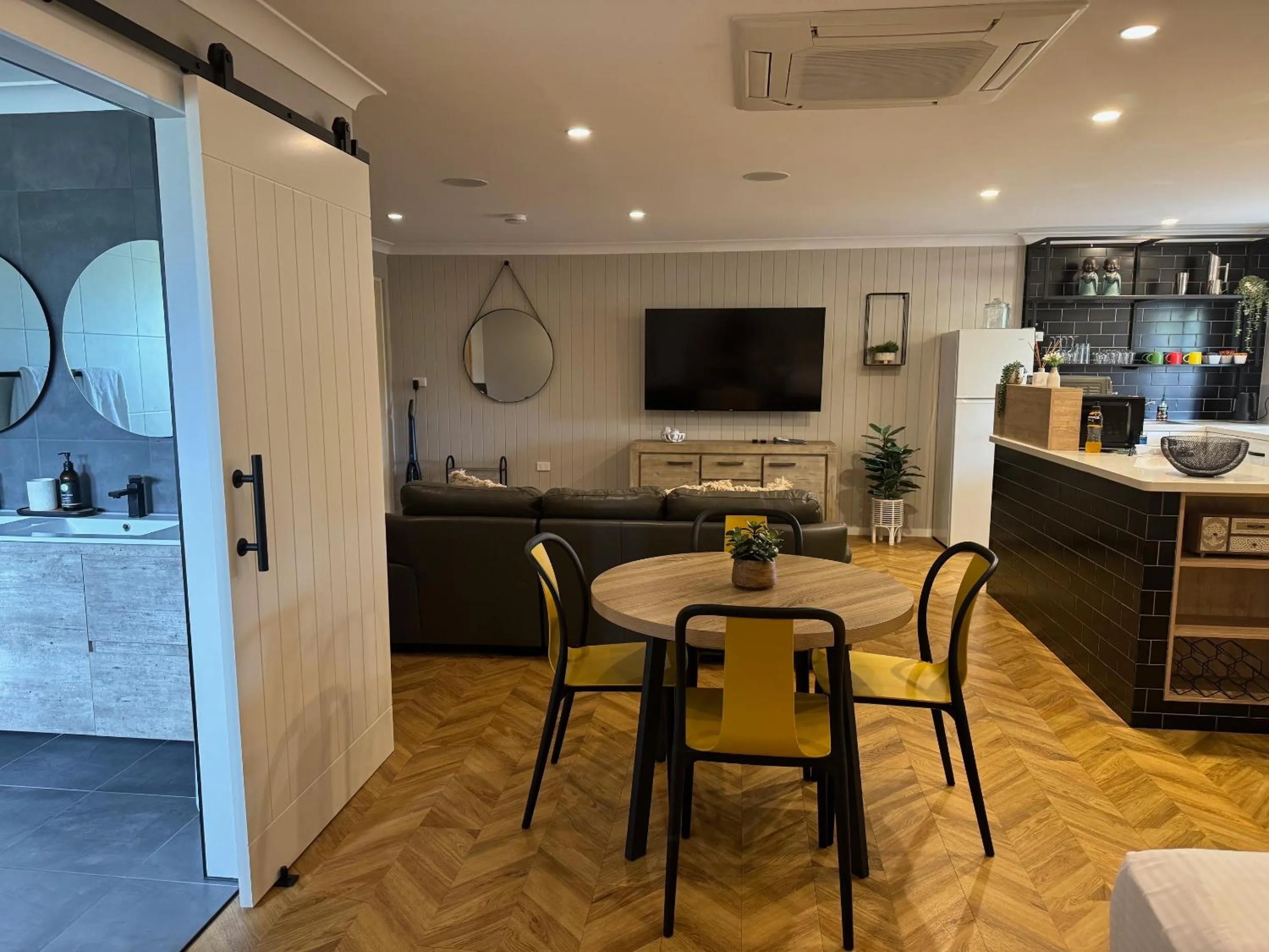 Living room in Raintree Motel Biloela