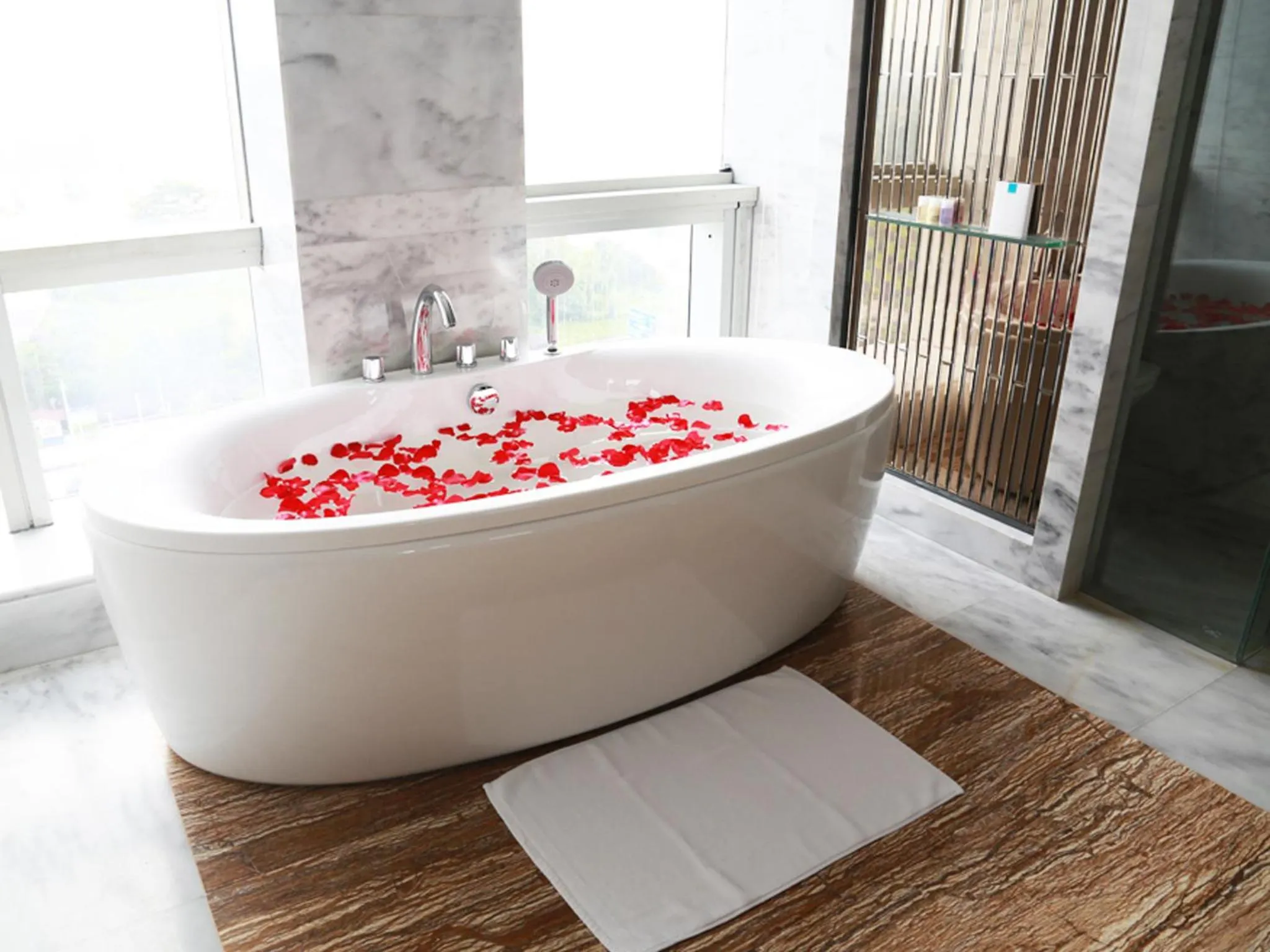 Bathroom in Ramada Plaza Liuzhou Liudong