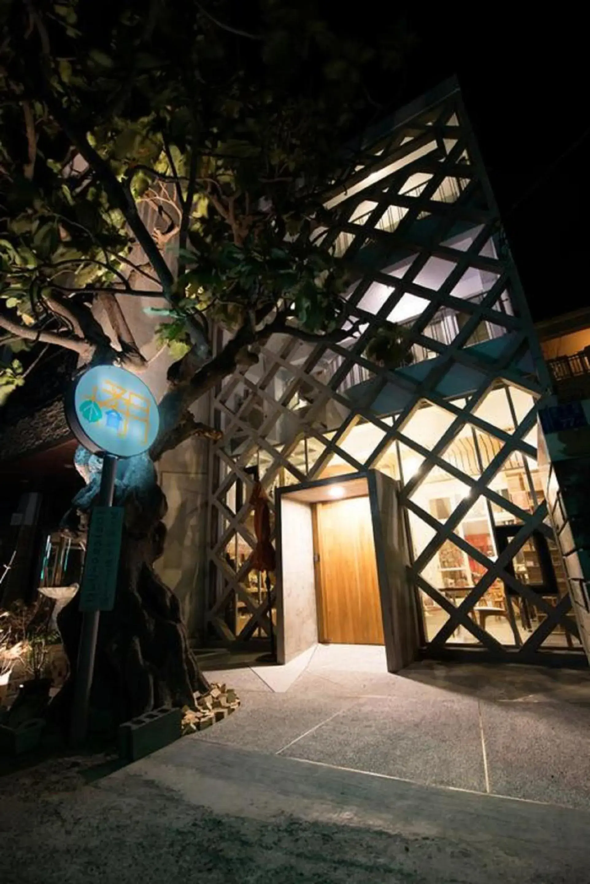 Property building in 墾丁橘月Orange Moon Inn Property building in 墾丁橘月Orange Moon Inn