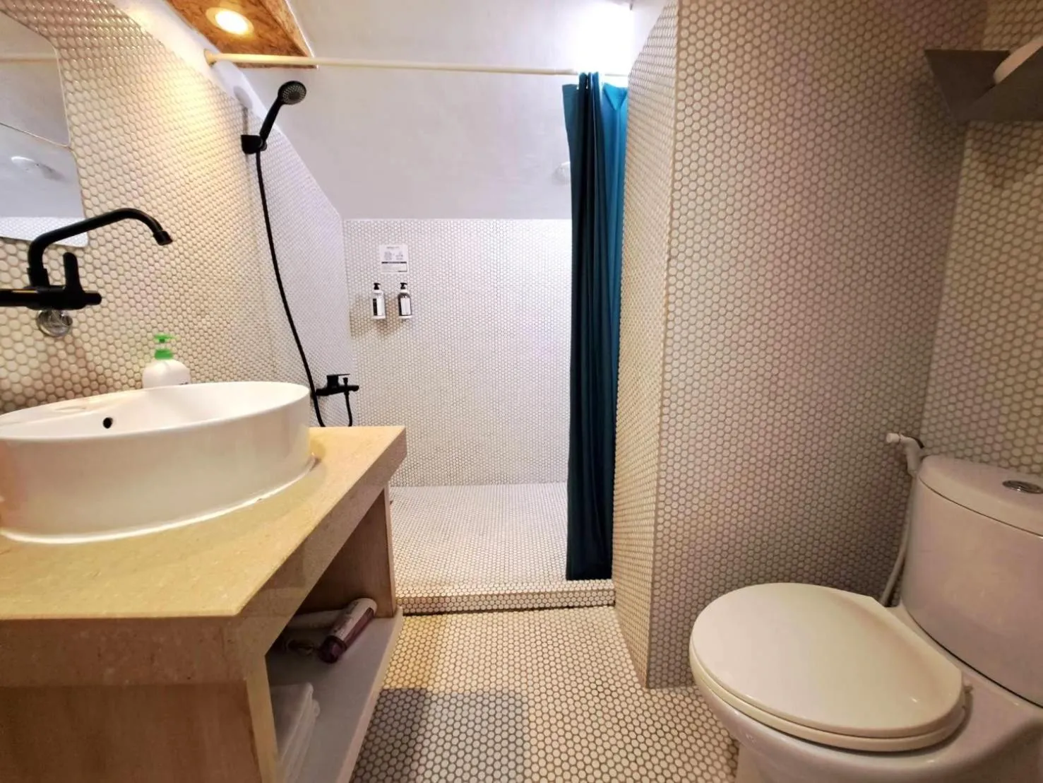 Bathroom in 墾丁橘月Orange Moon Inn