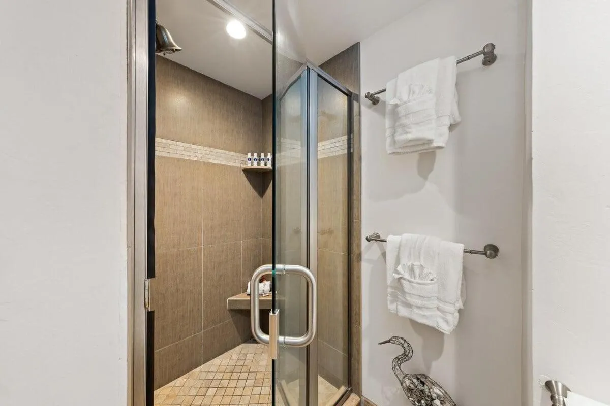 Papakea A306 · Papakea A306 Remodel Oceanfront Studio Getaway