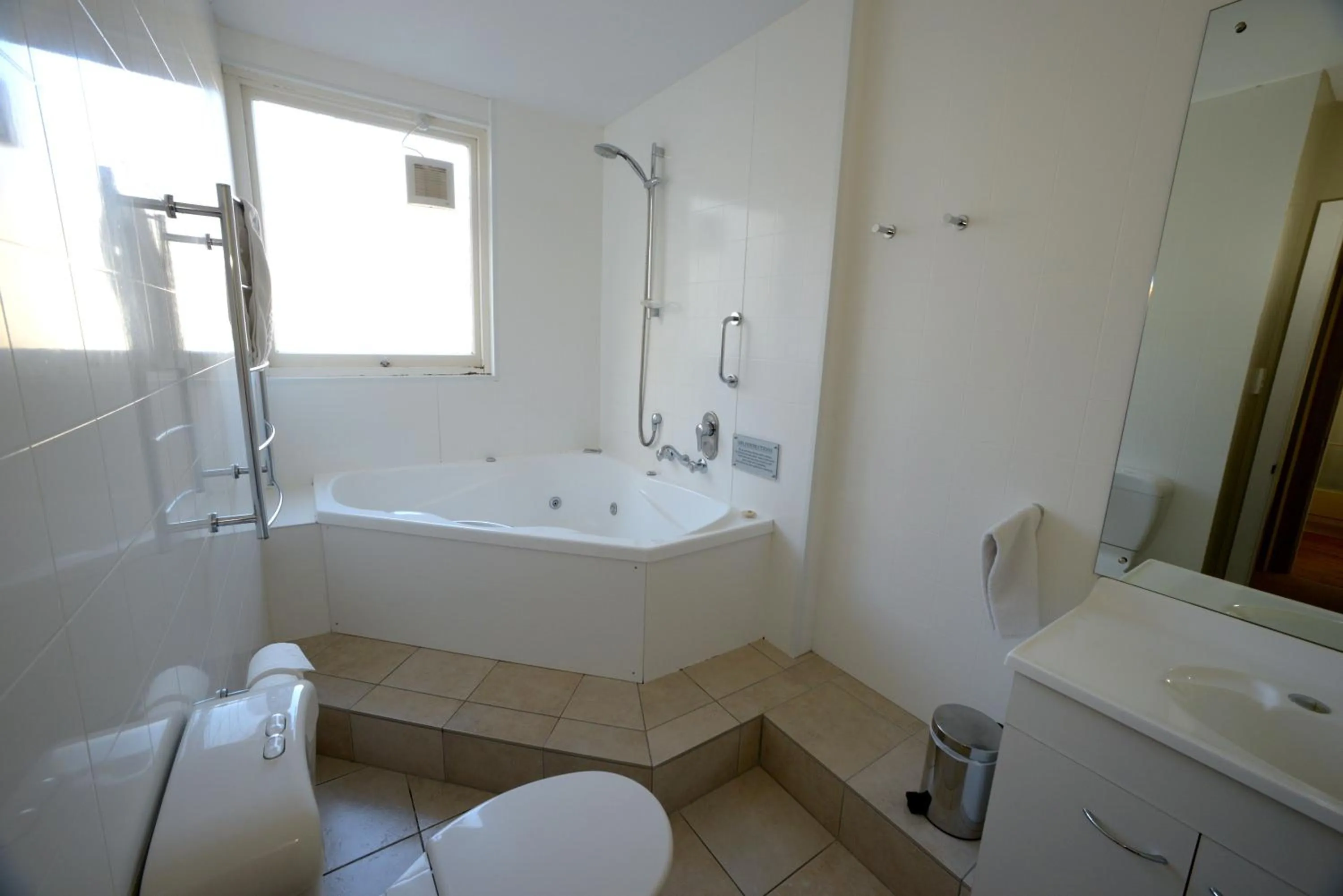 Bathroom in Akaroa Village Inn