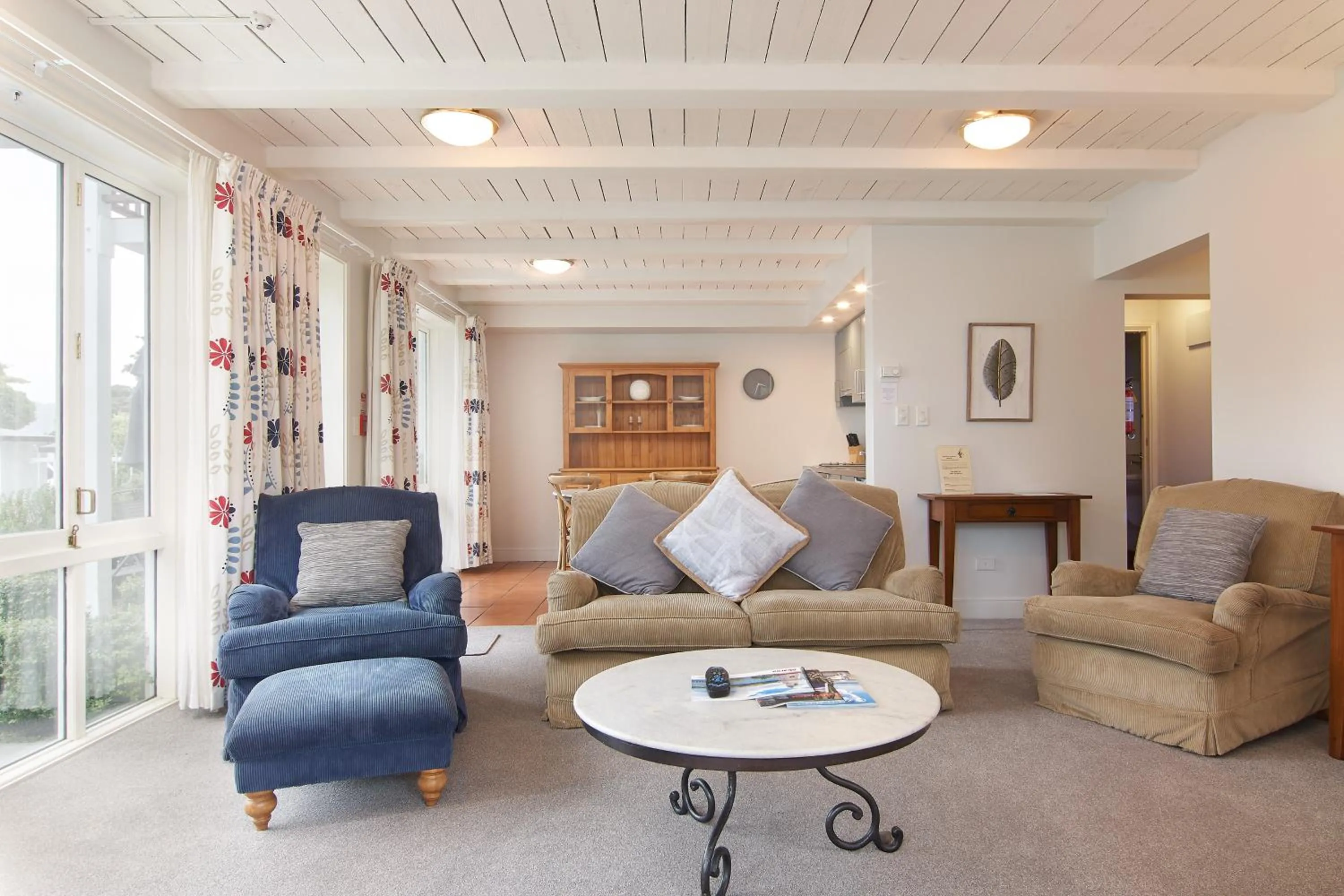 Living room in Akaroa Village Inn