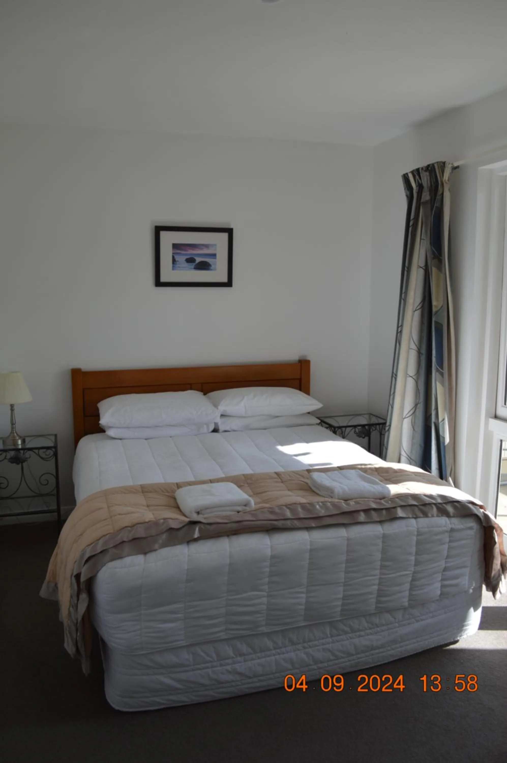 Bed in Akaroa Village Inn