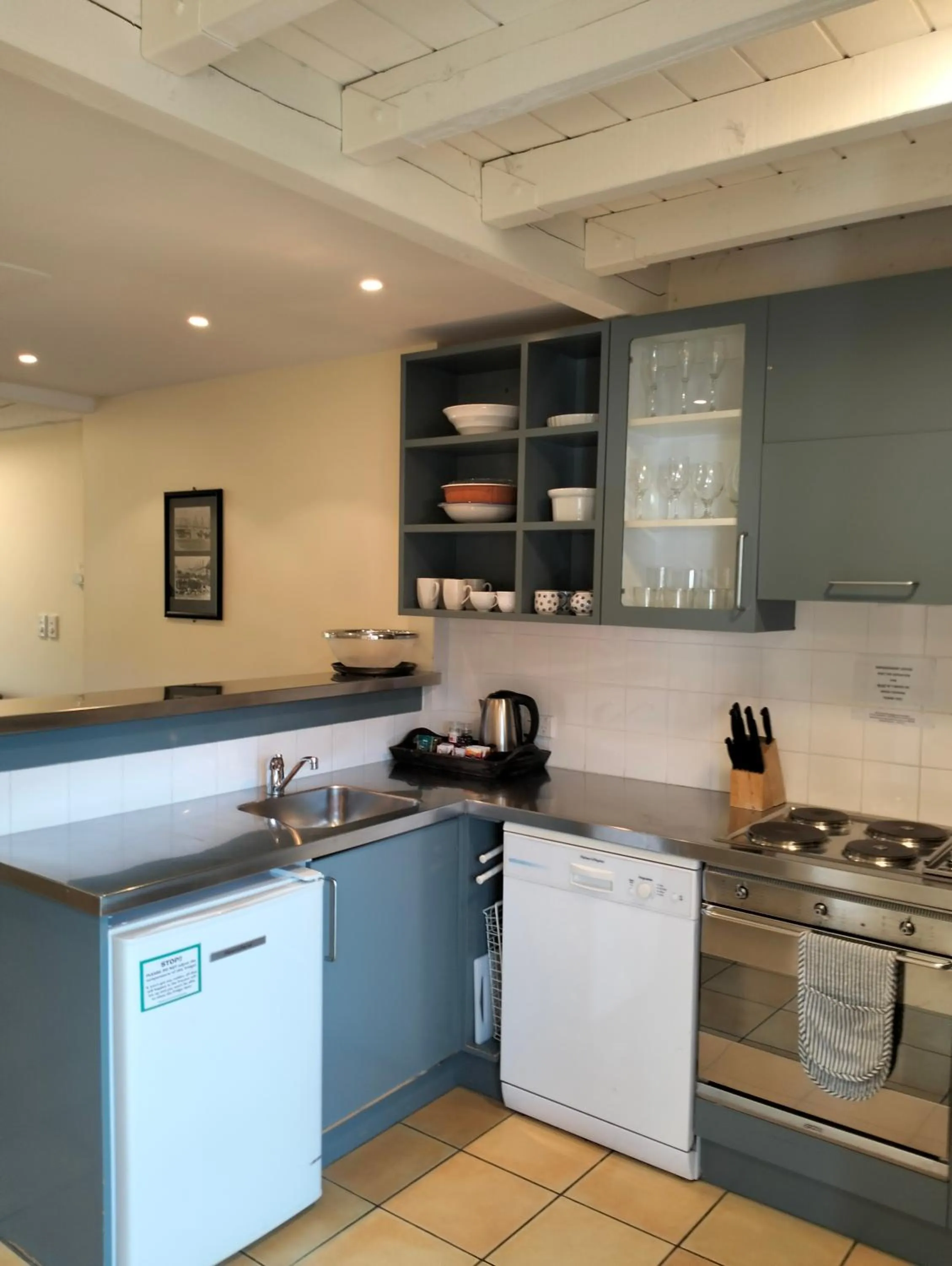 Kitchen or kitchenette in Akaroa Village Inn