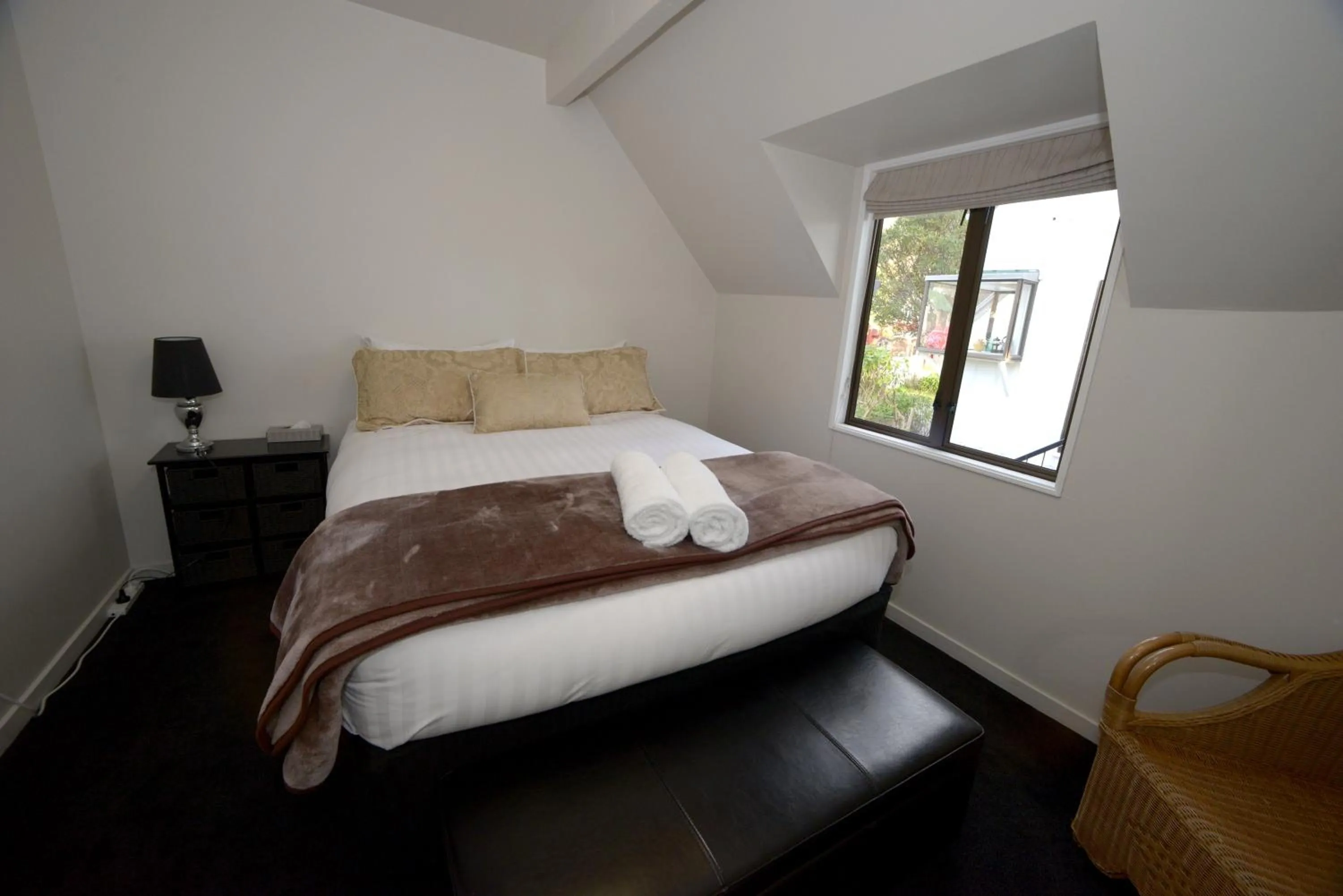 Bedroom, Bed in Akaroa Village Inn