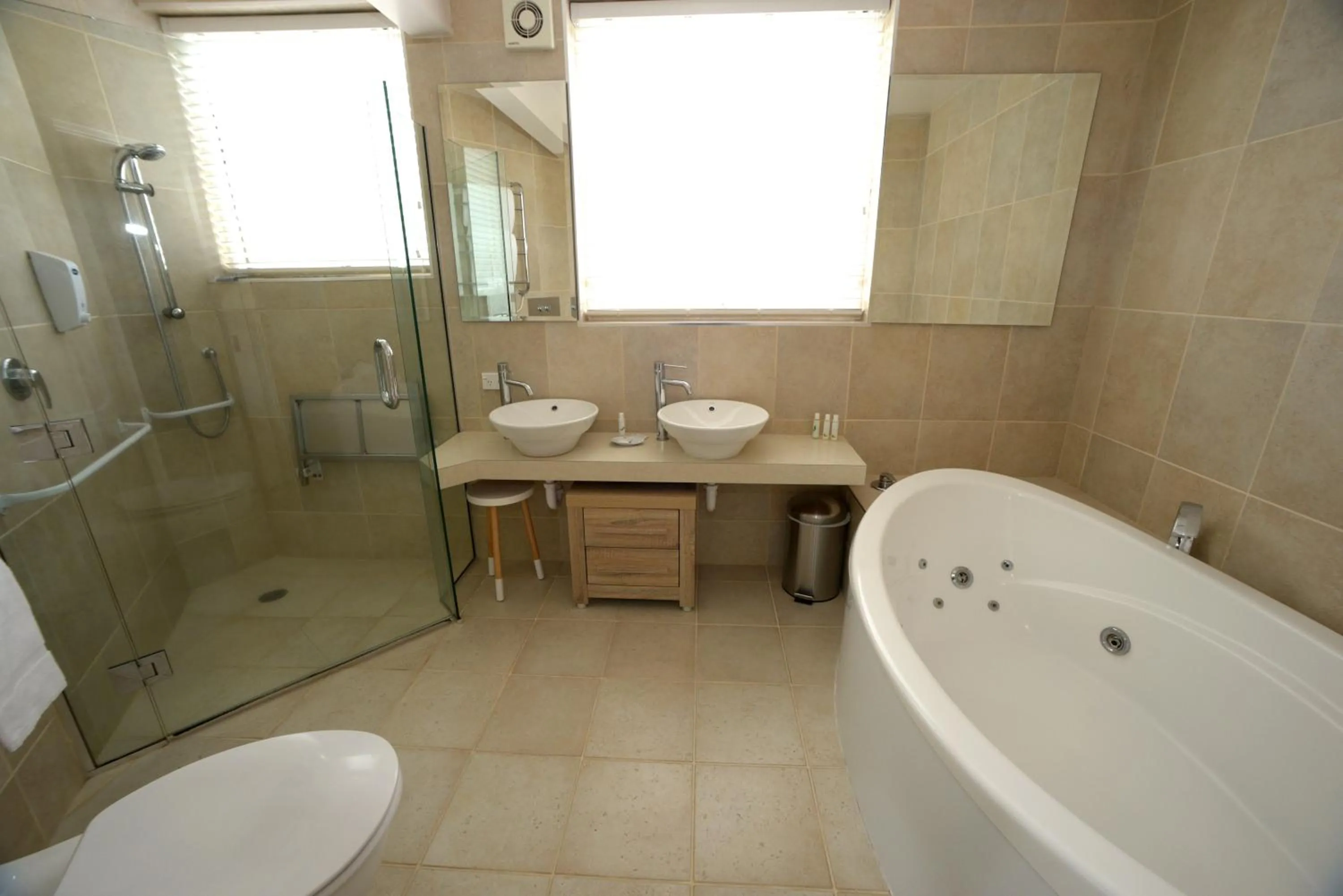 Bathroom in Akaroa Village Inn