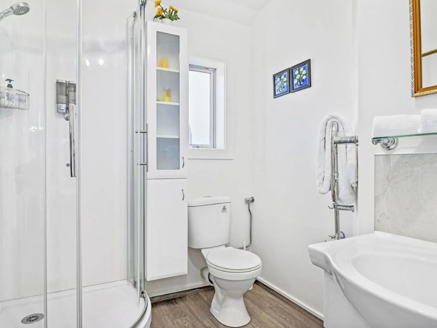 Bathroom in Akaroa Village Inn