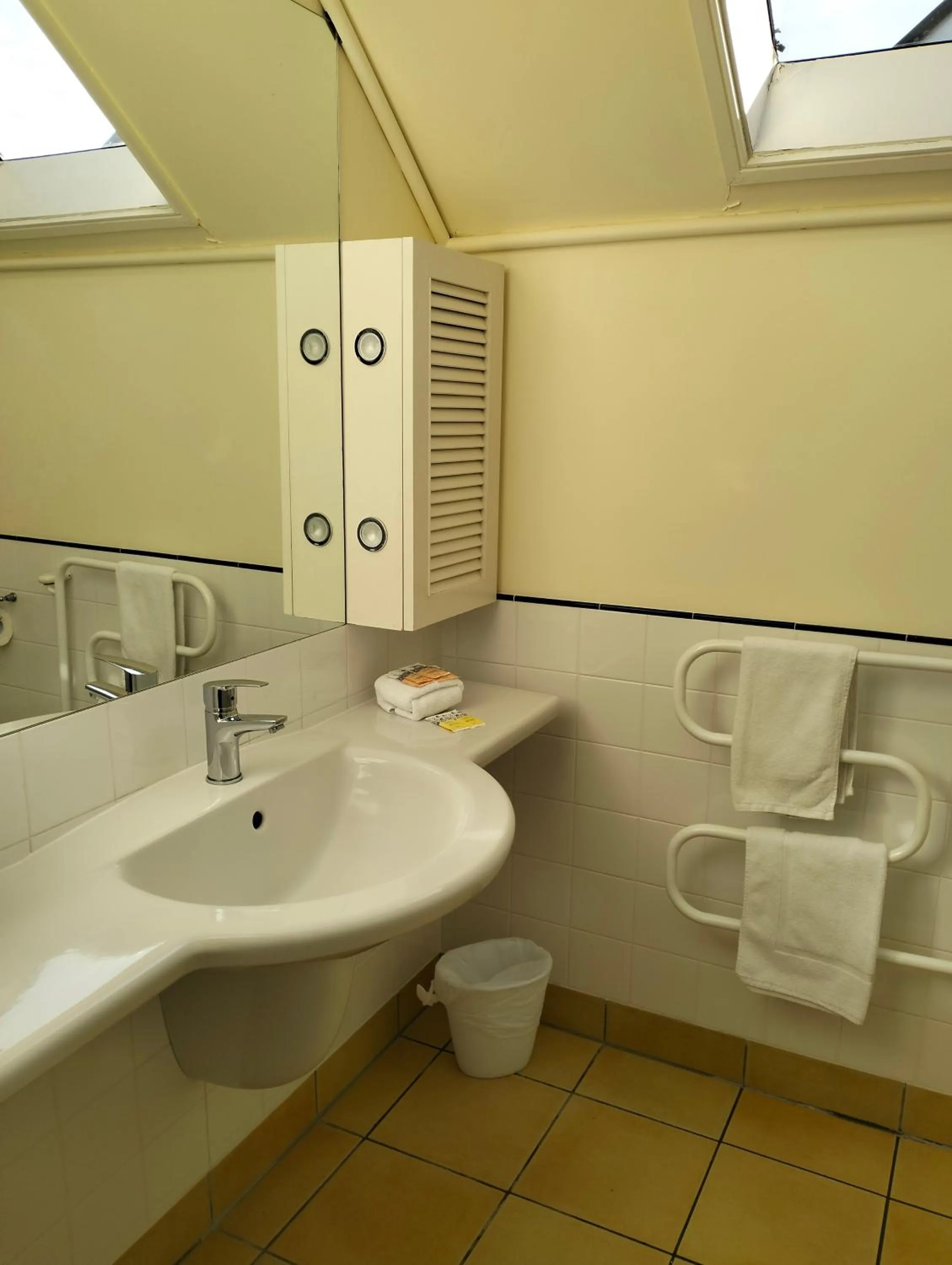 Bathroom in Akaroa Village Inn