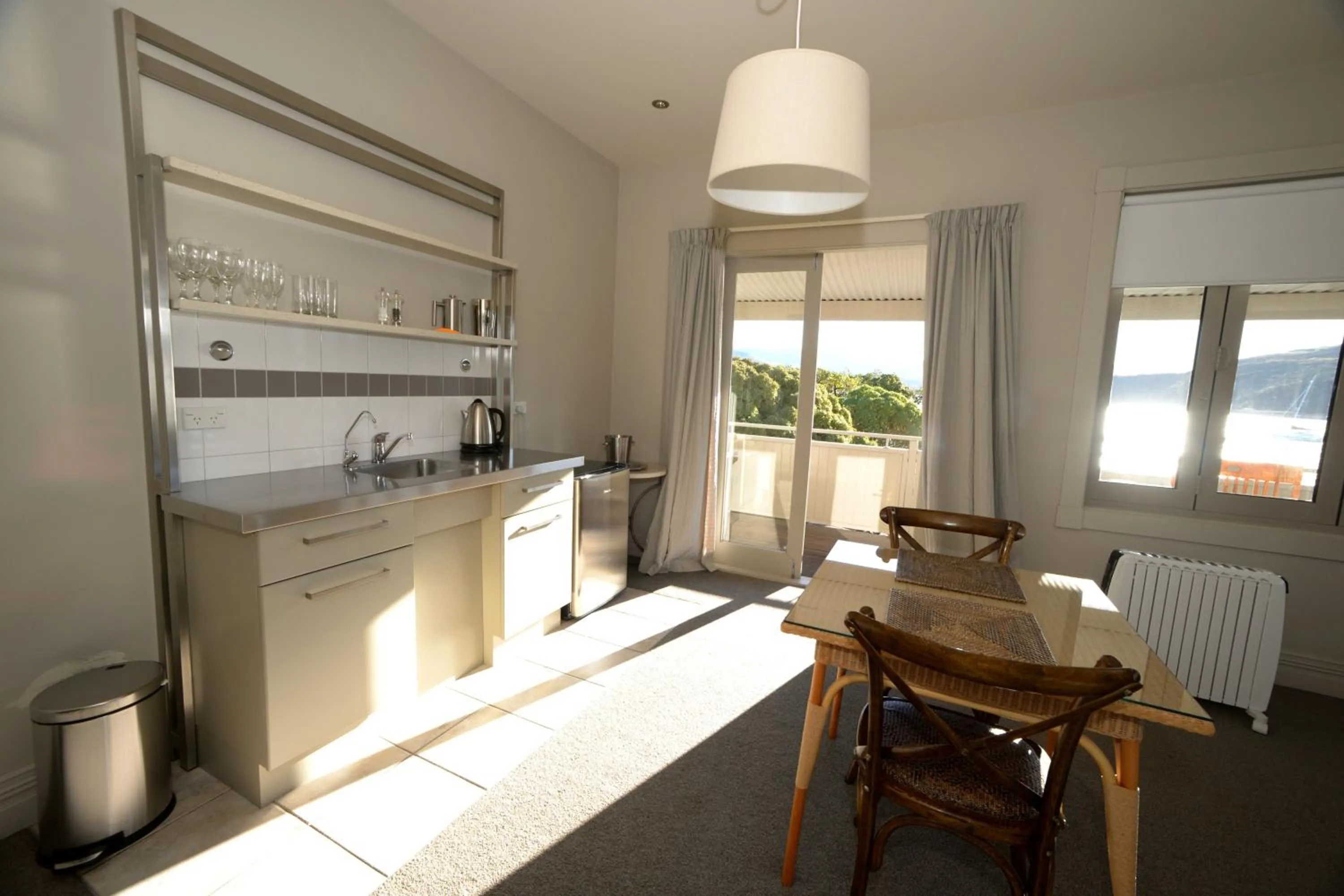 Kitchen or kitchenette in Akaroa Village Inn