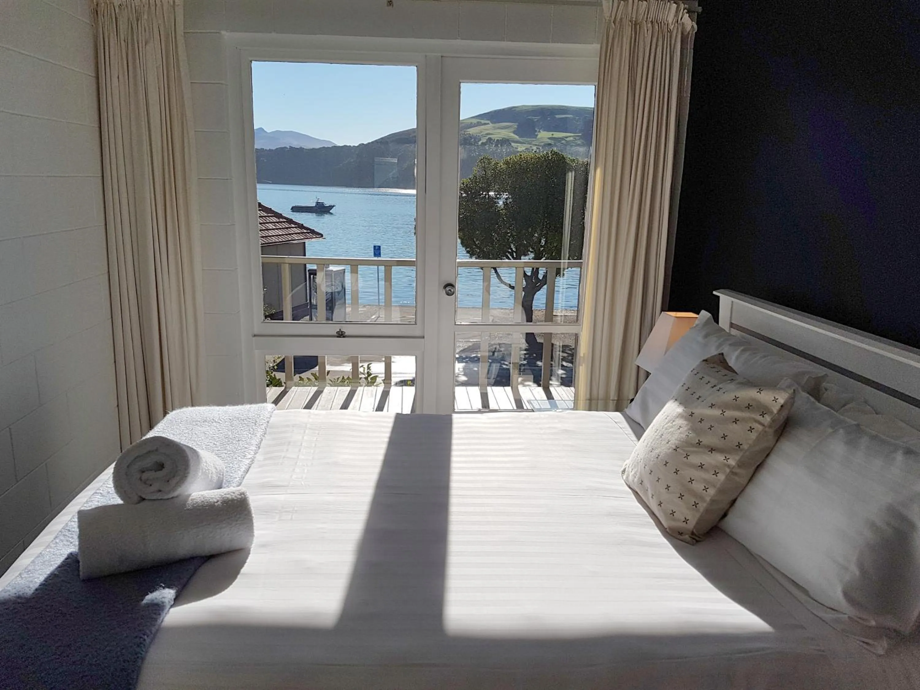 Bedroom, Bed in Akaroa Village Inn