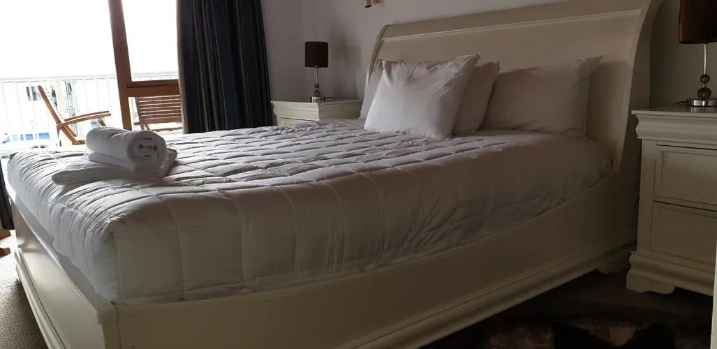 Bed in Akaroa Village Inn