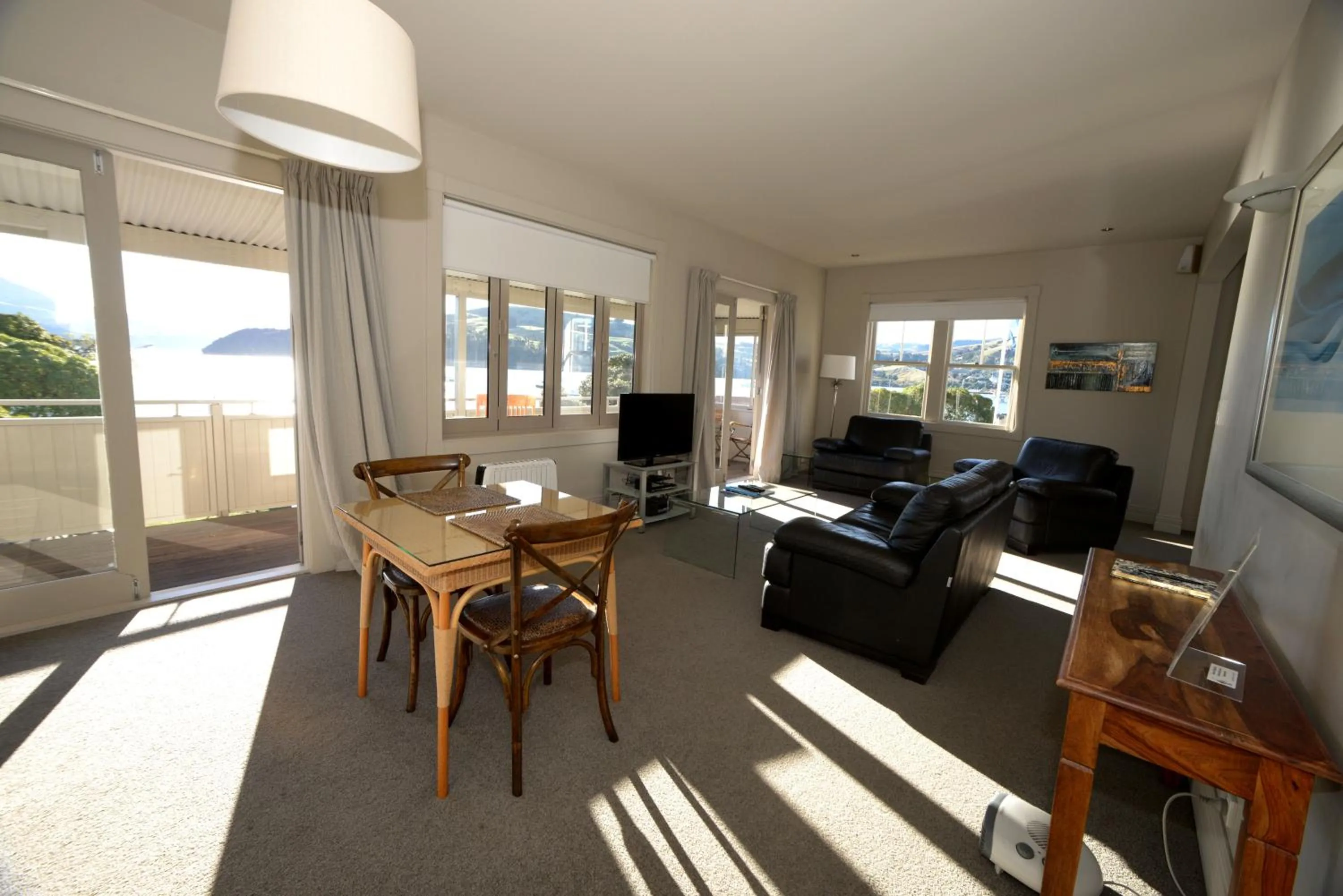 Living room in Akaroa Village Inn