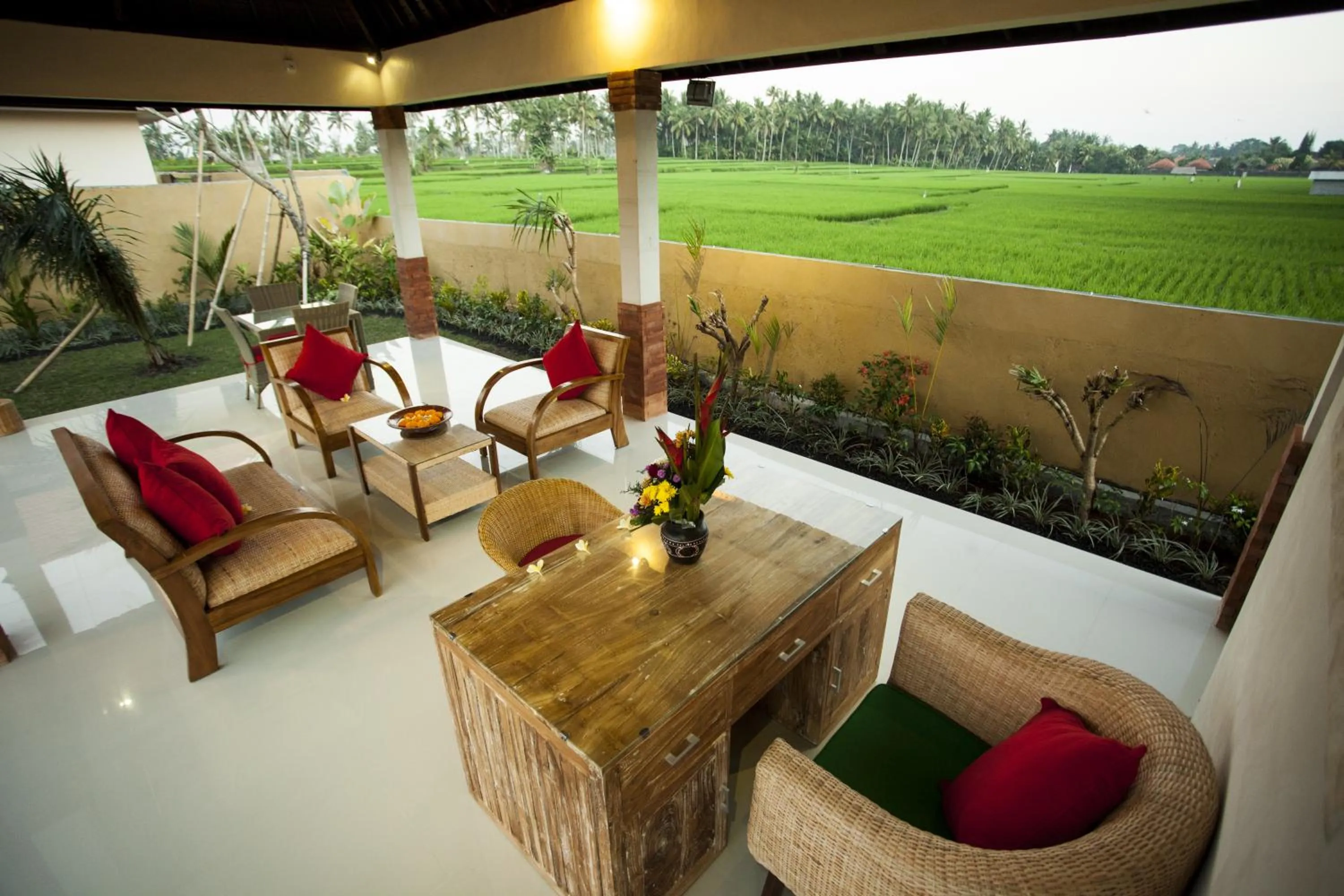 Restaurant/places to eat in The Sawah Resort & Villa