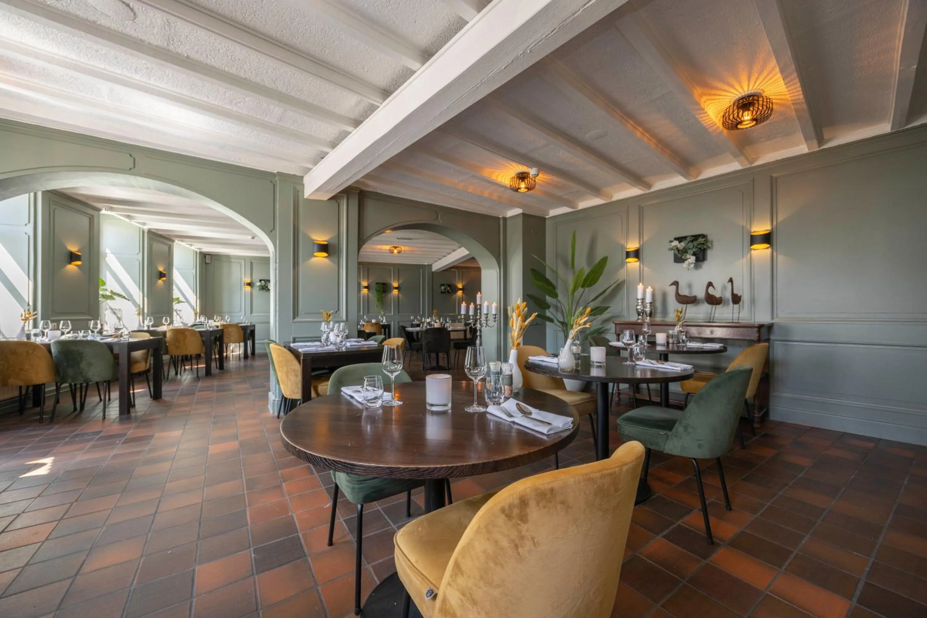 Restaurant/places to eat in Fletcher Hotel La Ville Blanche