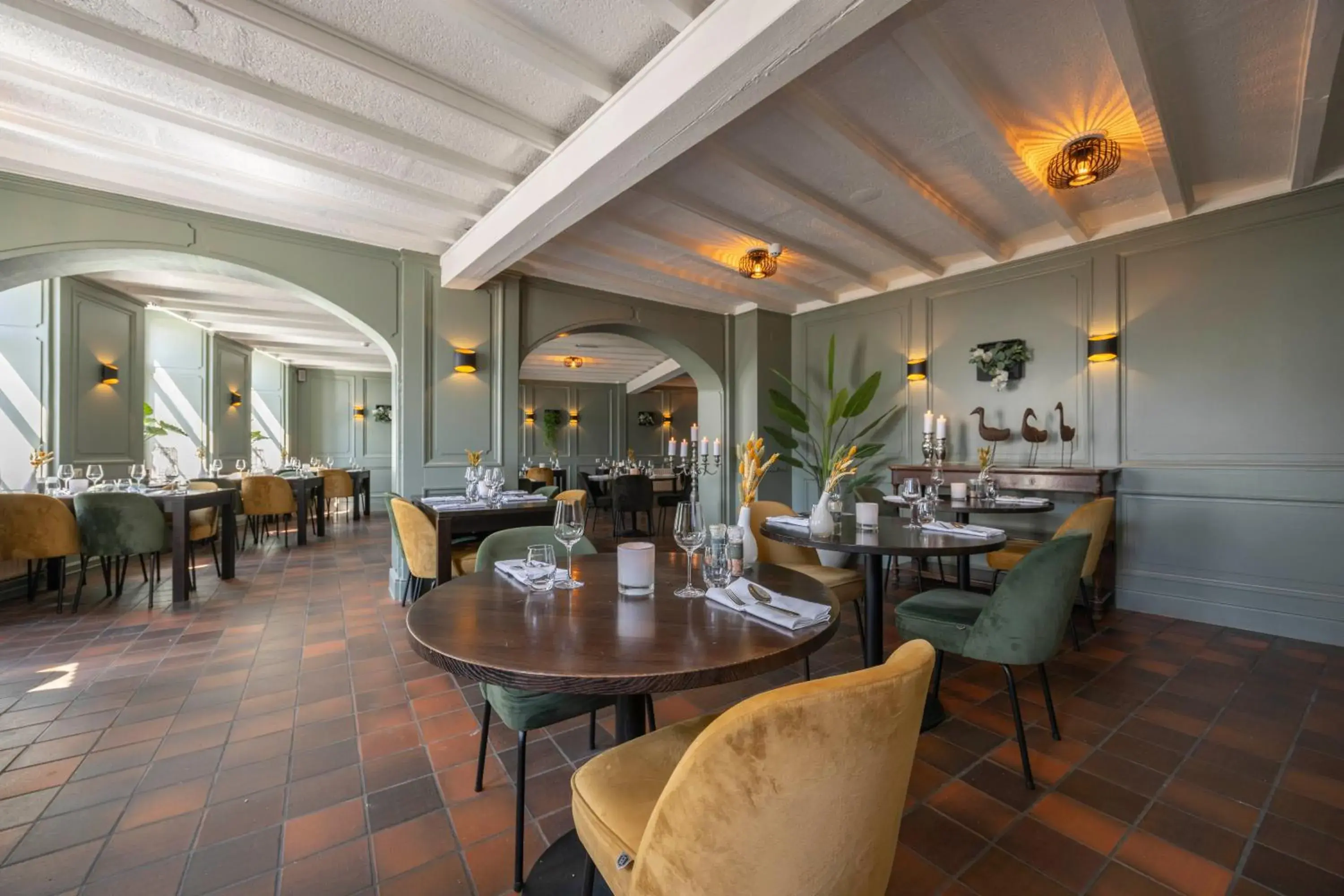 Restaurant/places to eat in Fletcher Hotel La Ville Blanche Restaurant/places to eat in Fletcher Hotel La Ville Blanche