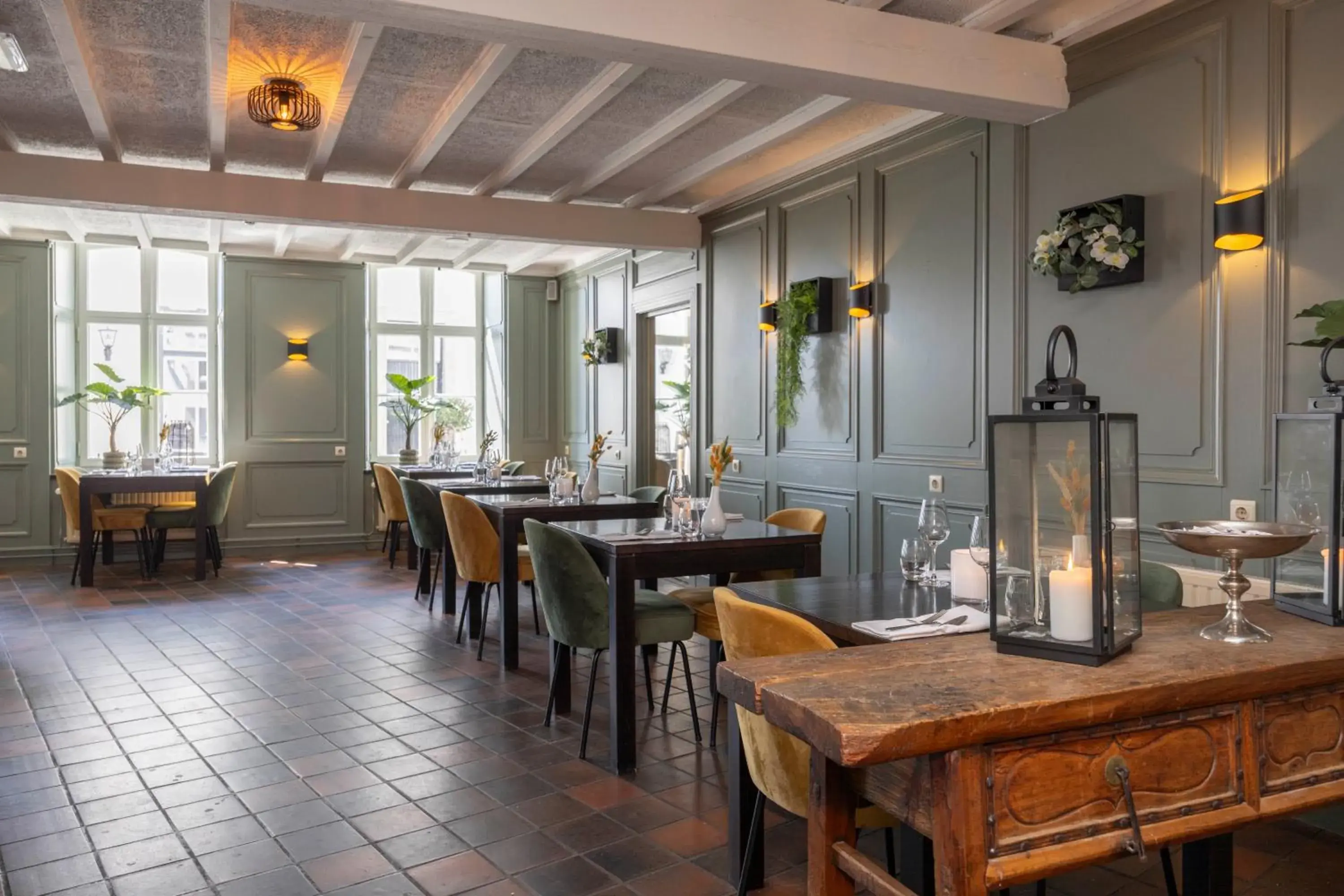 Restaurant/places to eat in Fletcher Hotel La Ville Blanche Restaurant/places to eat in Fletcher Hotel La Ville Blanche