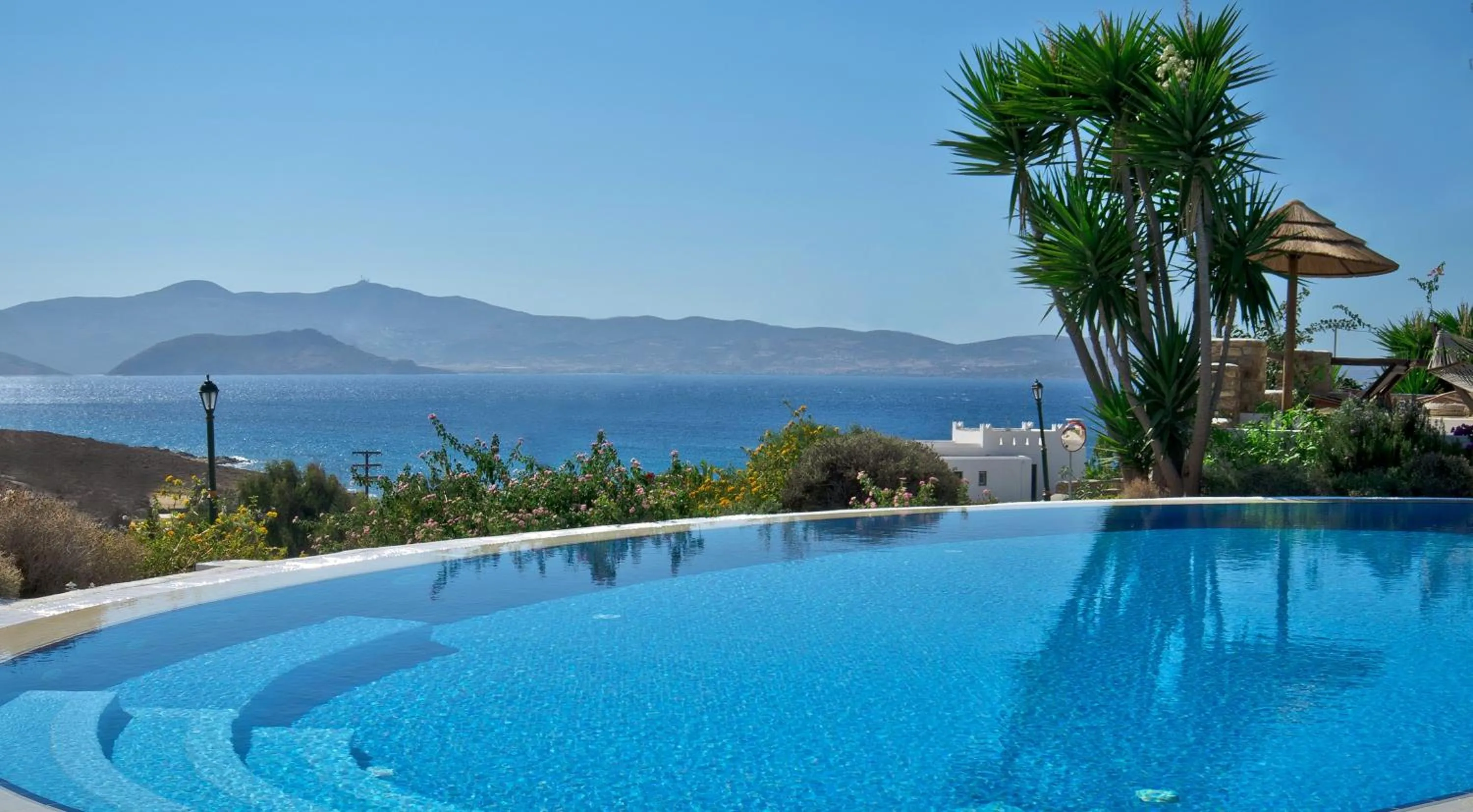 Swimming pool in Kavos Hotel Naxos