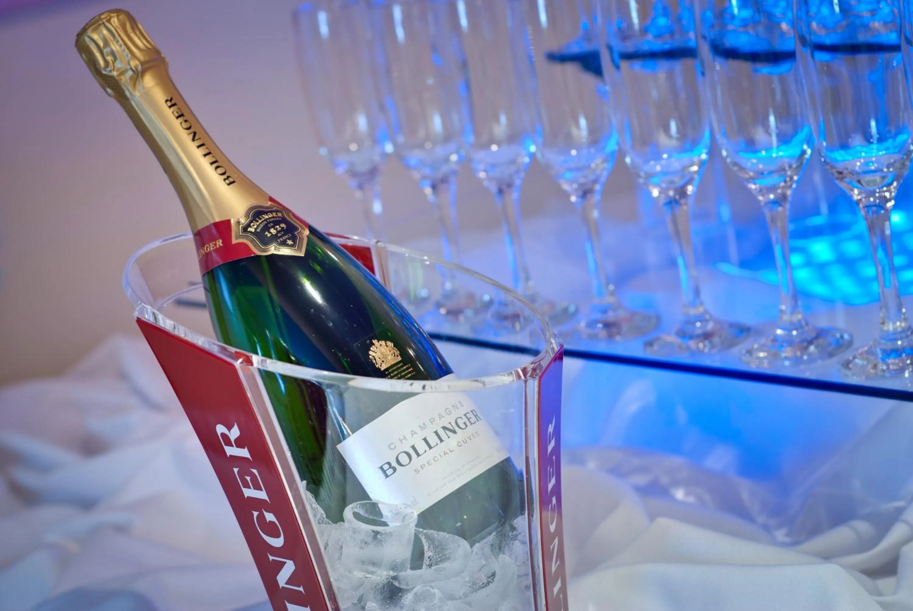 Food and drinks in Best Western Premier Knowsley Suites Hotel & Spa