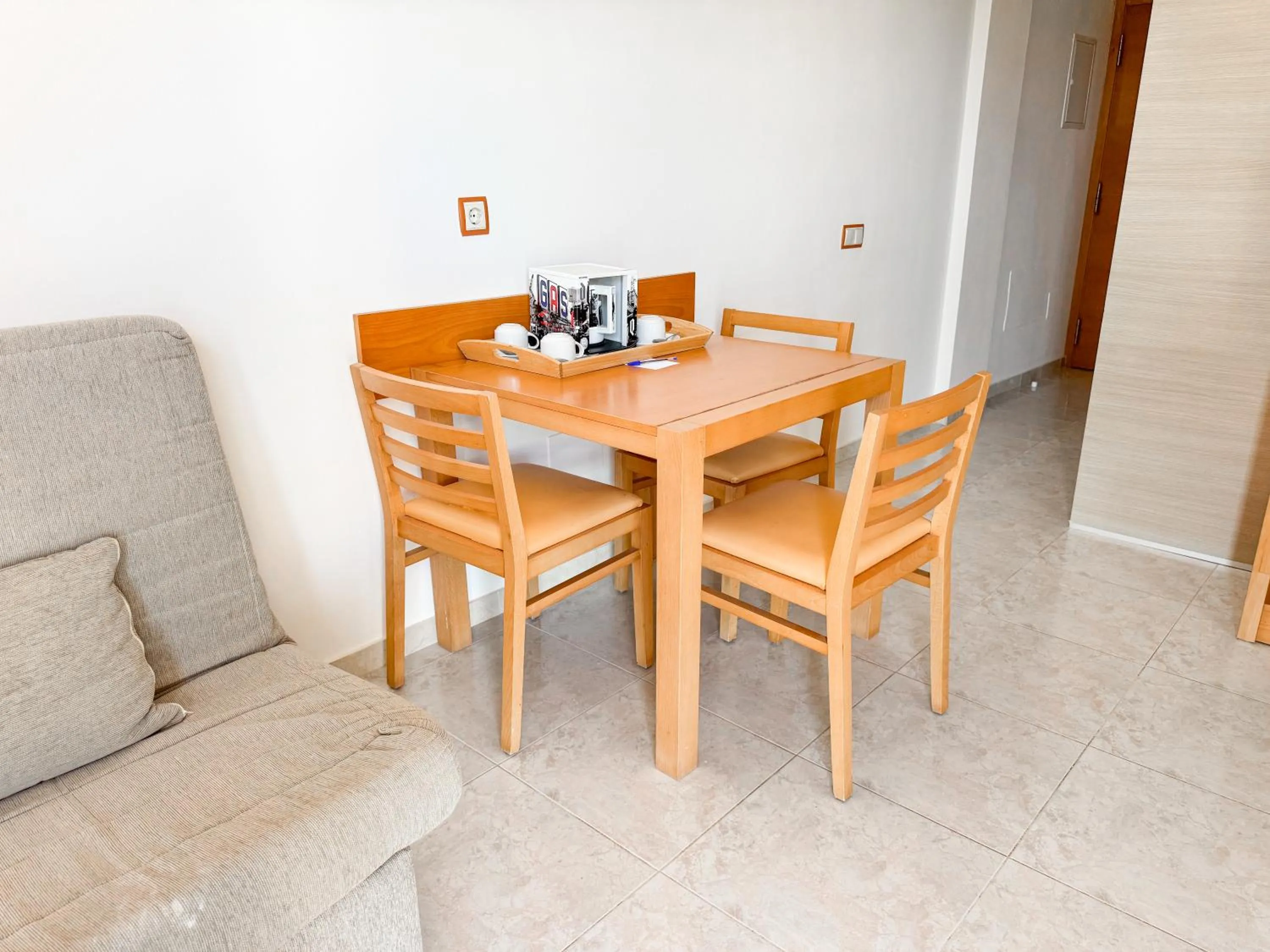 Coffee/tea facilities in Hotel Atlantic by Hoteles Centric