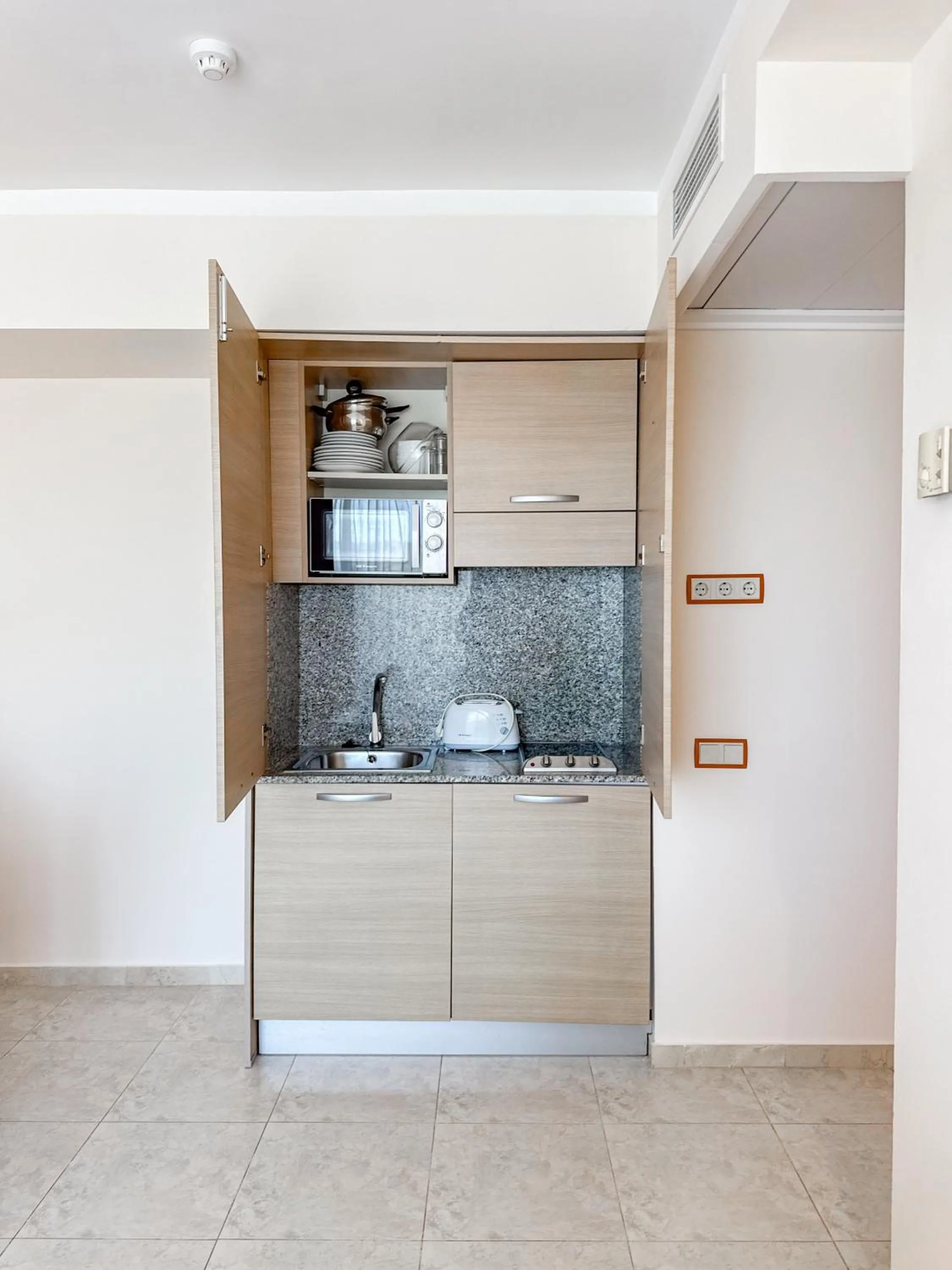 Kitchen or kitchenette in Hotel Atlantic by Hoteles Centric