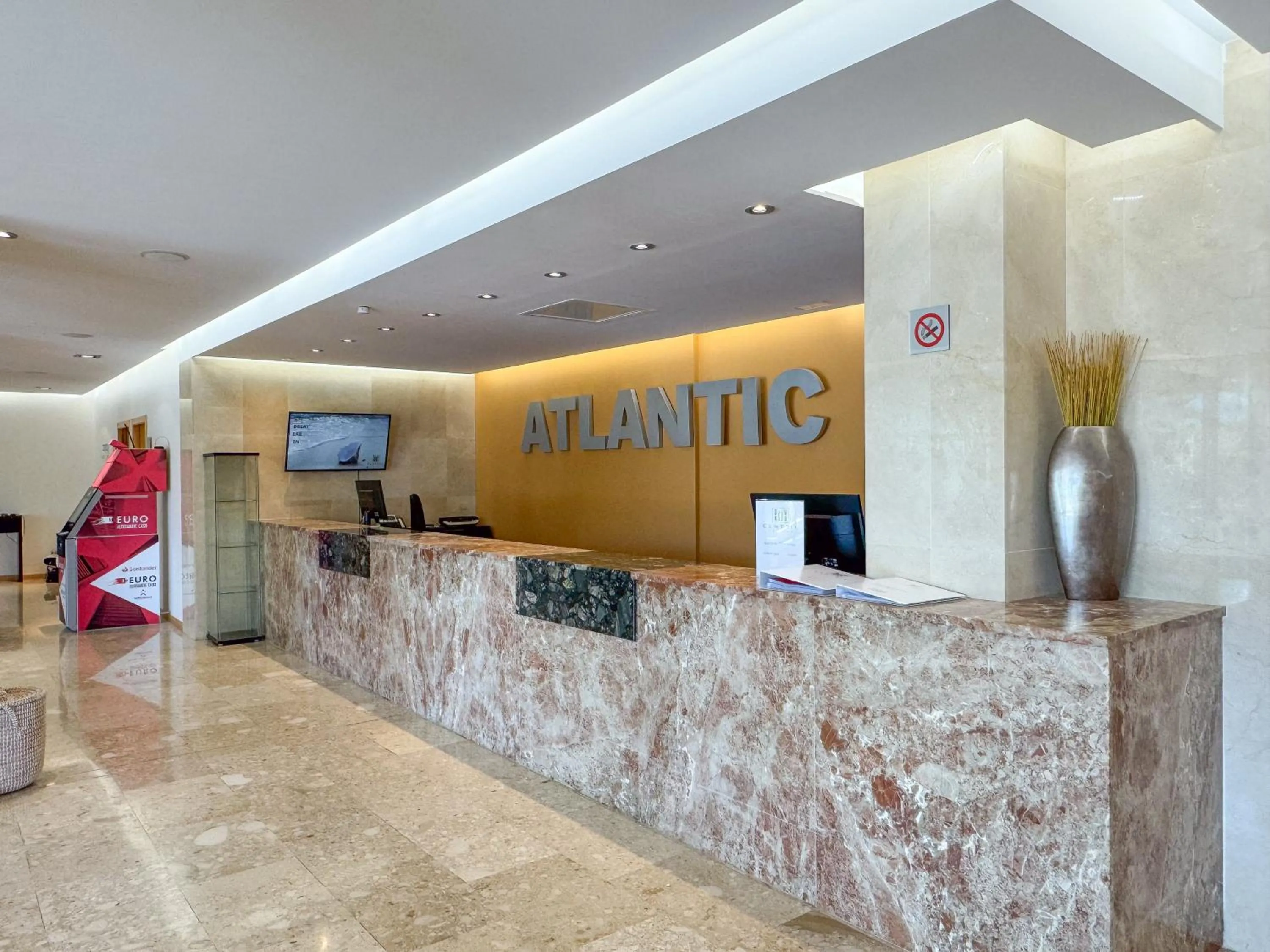 Lobby or reception in Hotel Atlantic by Hoteles Centric