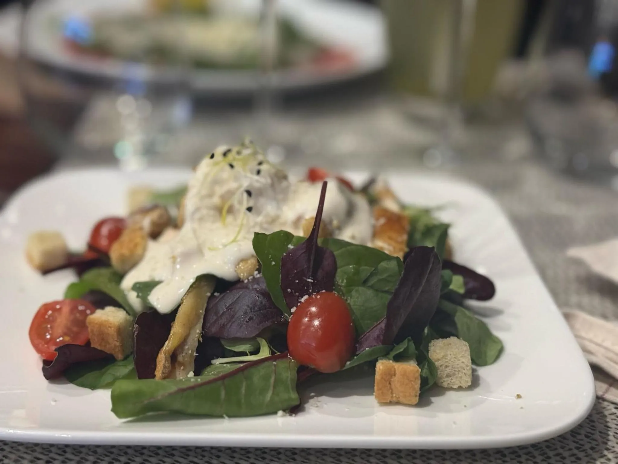 Restaurant/places to eat in hôtel- restaurant le Saint Quentin