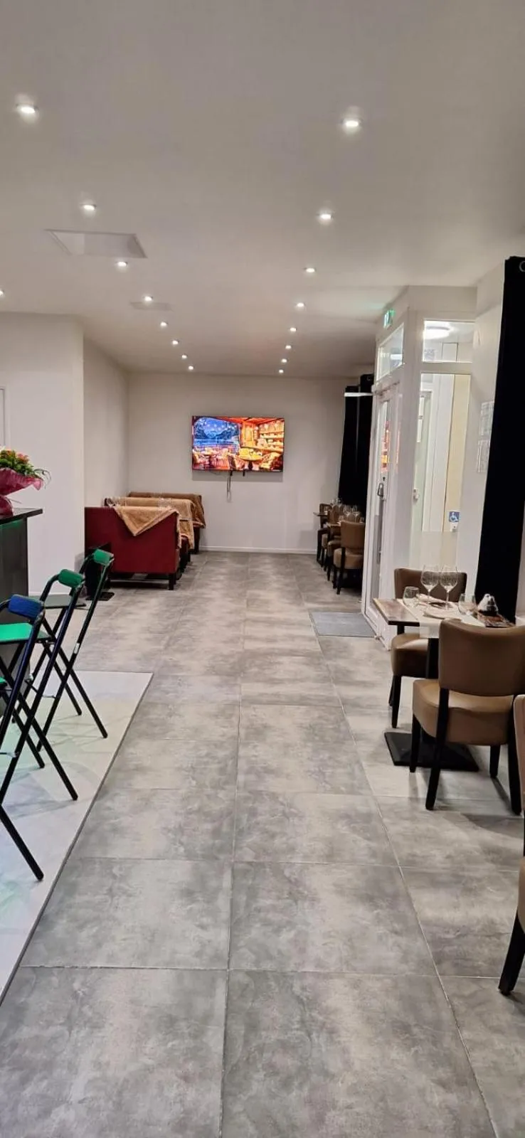 Restaurant/places to eat in hôtel- restaurant le Saint Quentin