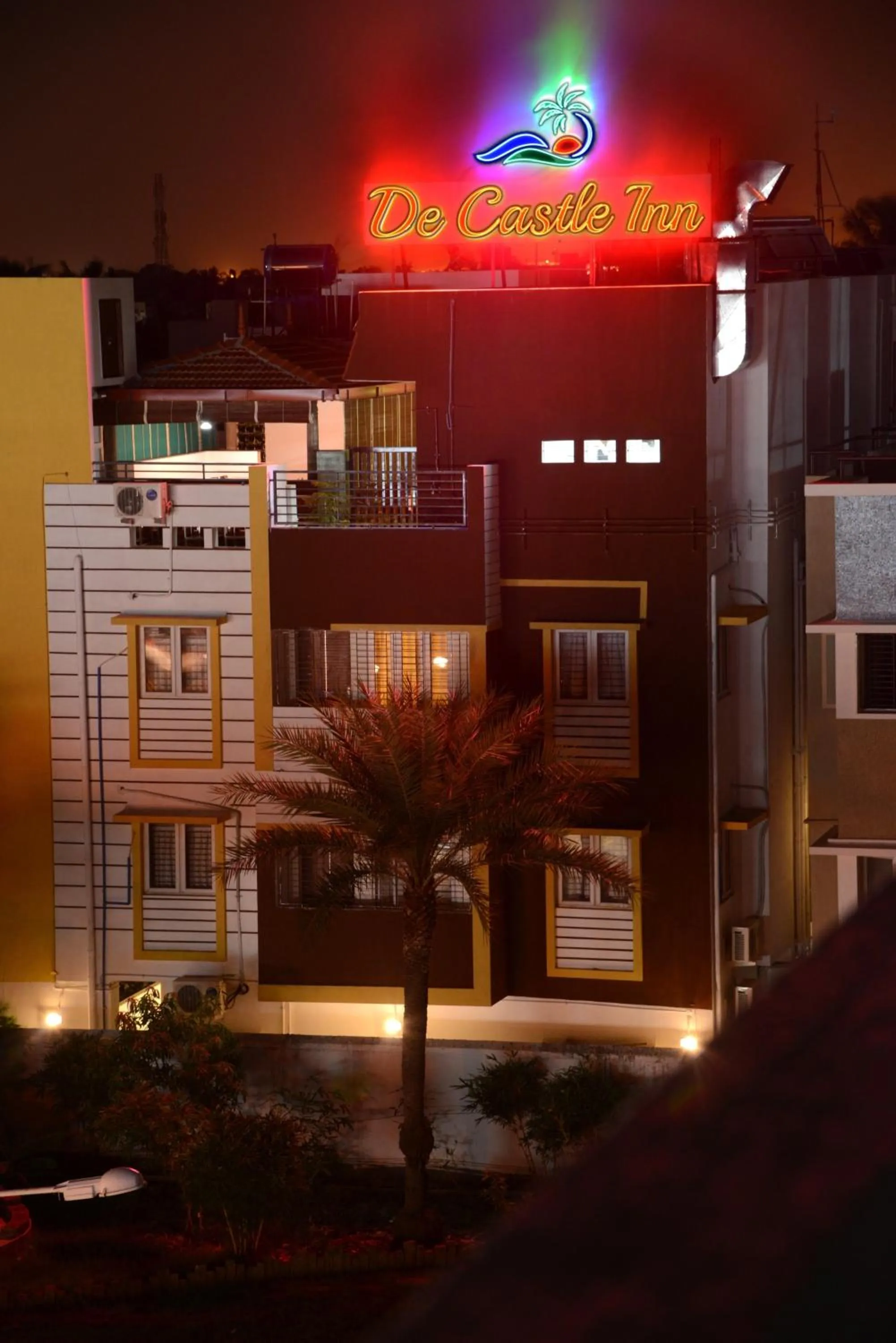 Property building in De Castle Inn