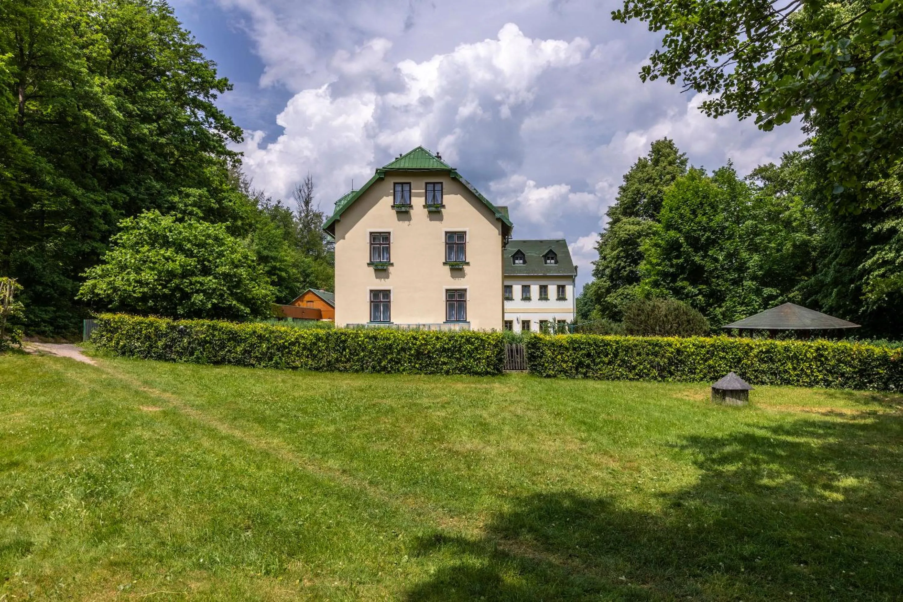 Property building in Pension Hubert