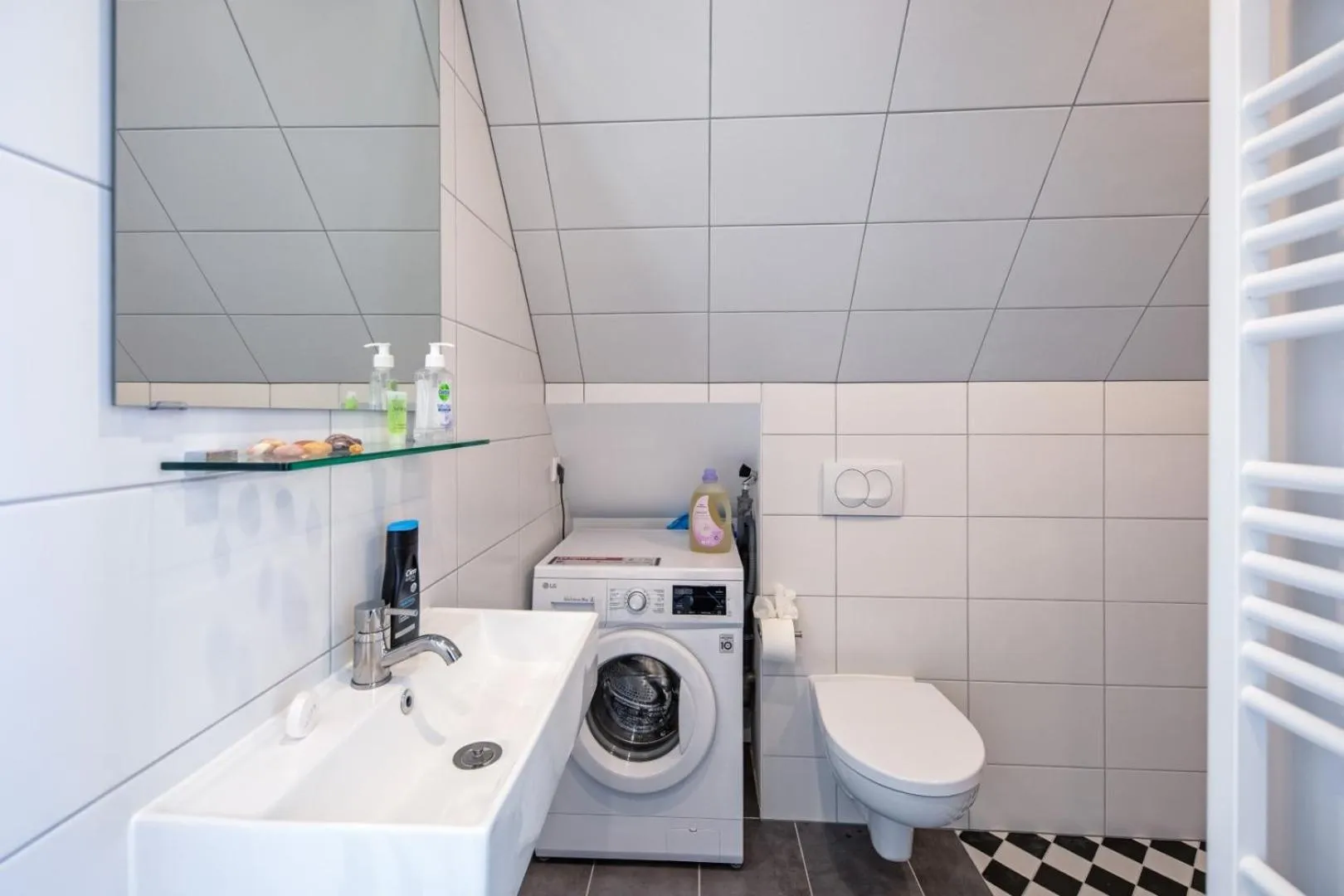 Bathroom in Hotel-Restaurant Loodsmans Welvaren