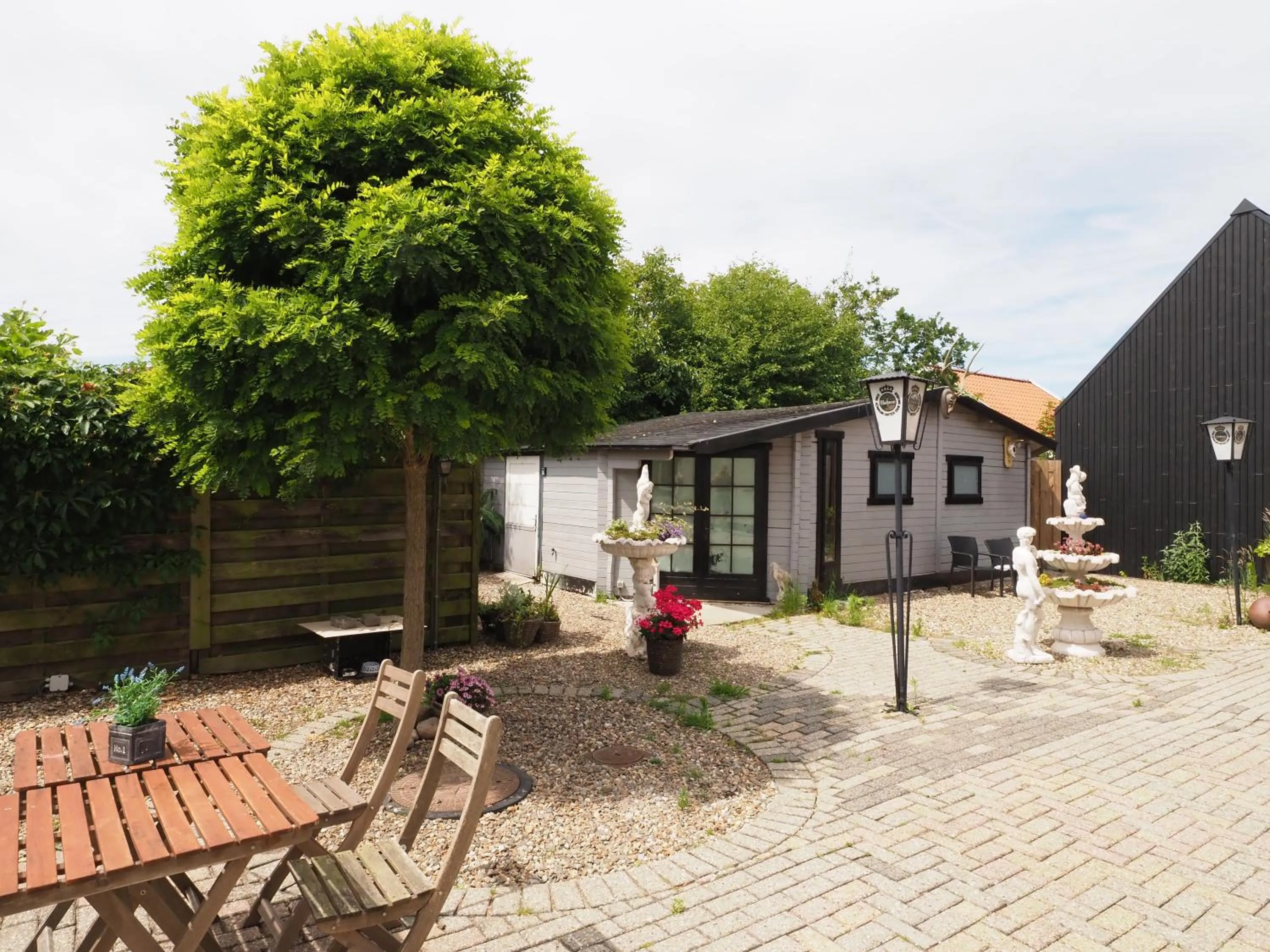 Property building in Hotel-Restaurant Loodsmans Welvaren