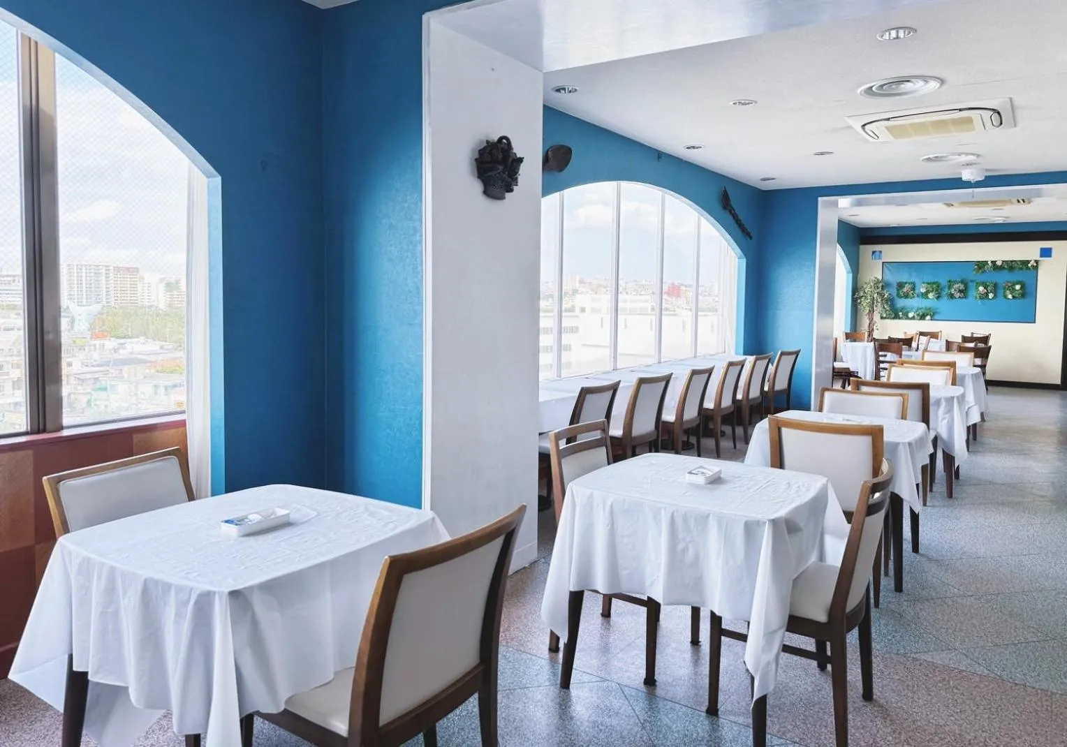 Restaurant/places to eat in Hotel Orox