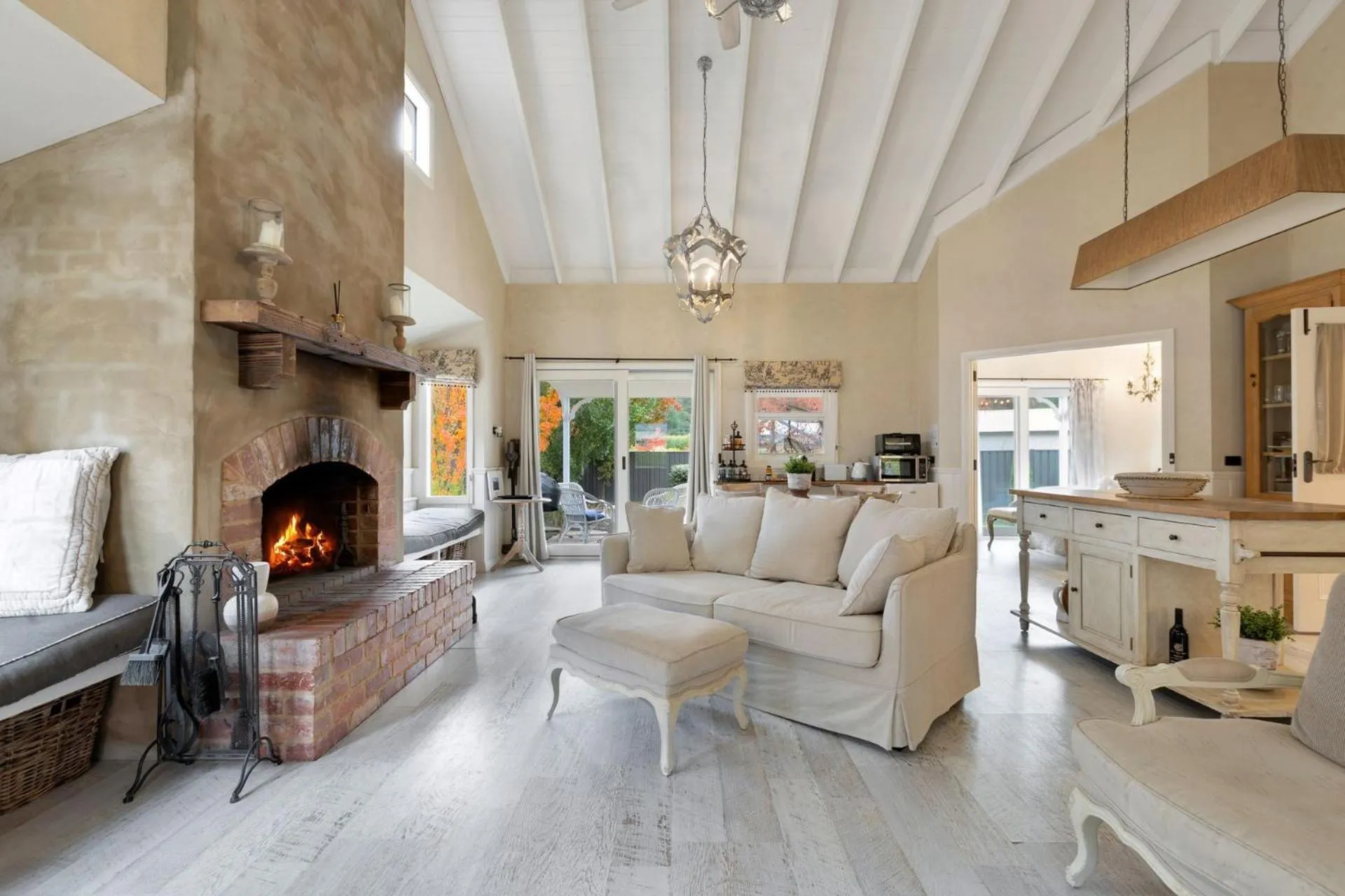 Collins Cottage - Luxury Accommodation
