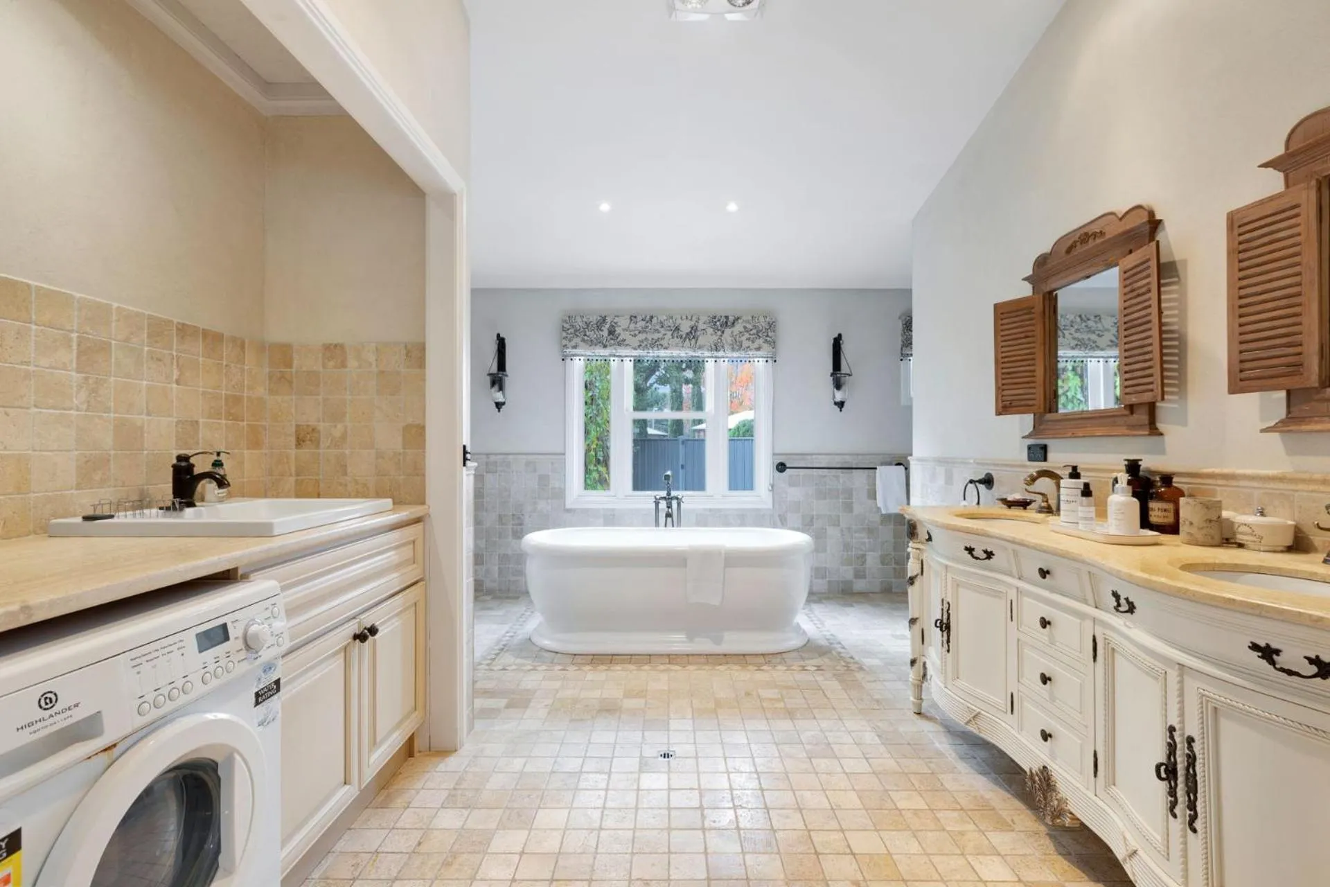 Collins Cottage - Luxury Accommodation