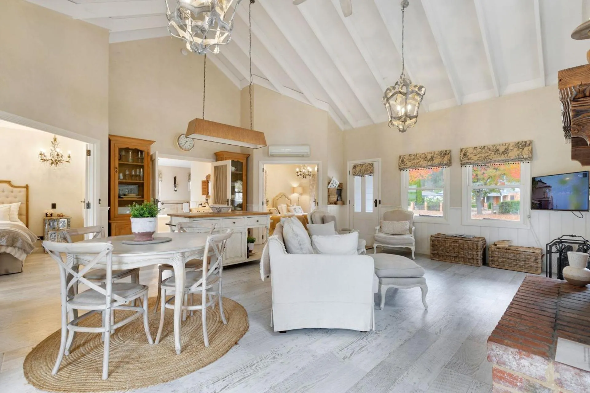 Collins Cottage - Luxury Accommodation