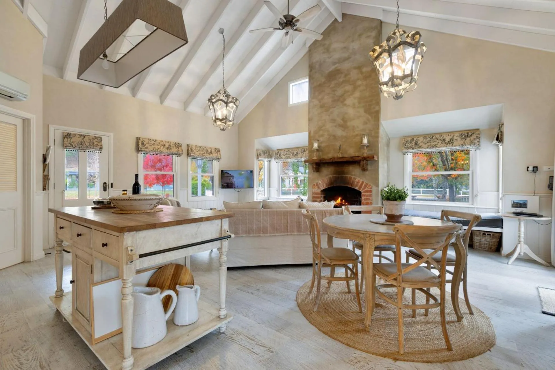 Collins Cottage - Luxury Accommodation