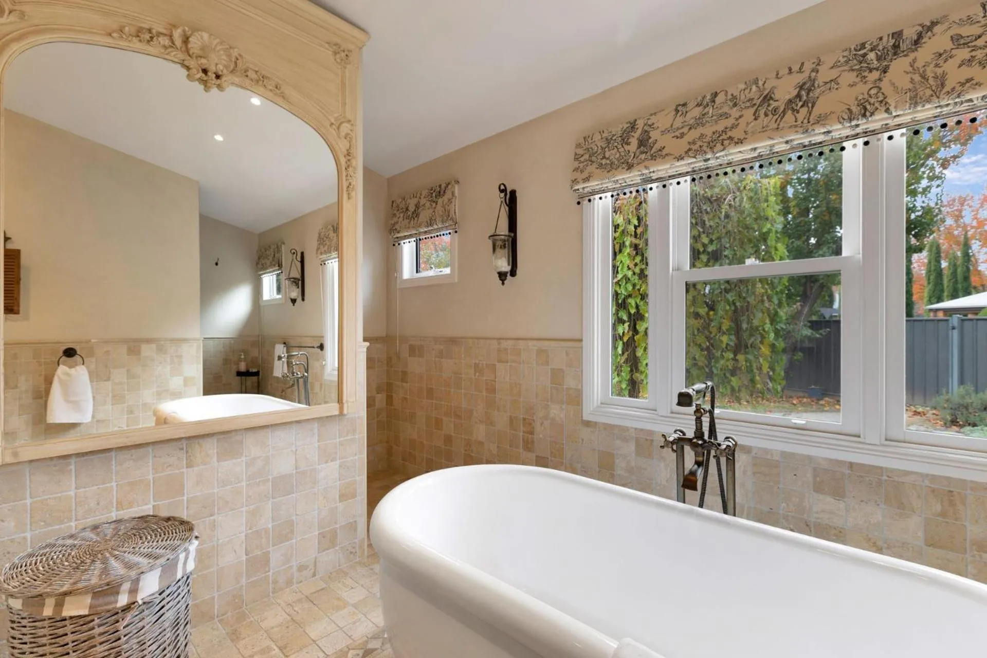 Collins Cottage - Luxury Accommodation