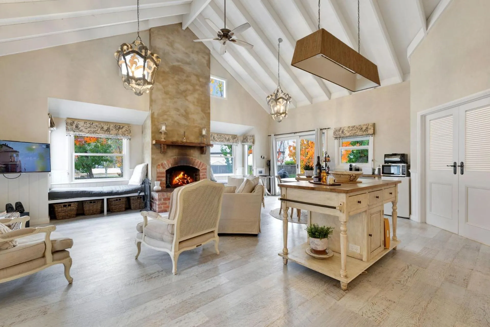 Collins Cottage - Luxury Accommodation