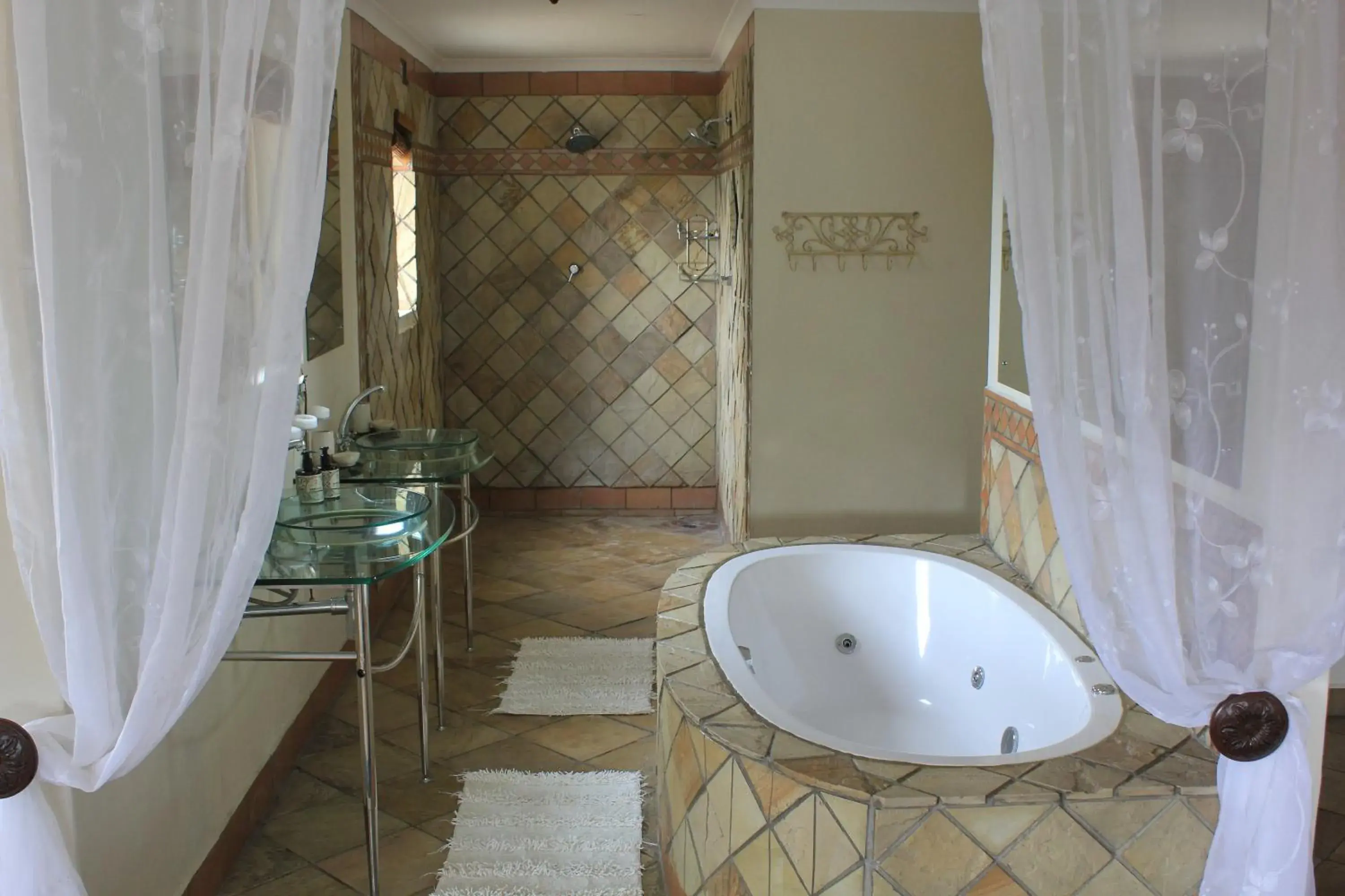 Deluxe King Room in 19th Hole Golf Villa Bed and Breakfast Deluxe King Room in 19th Hole Golf Villa Bed and Breakfast