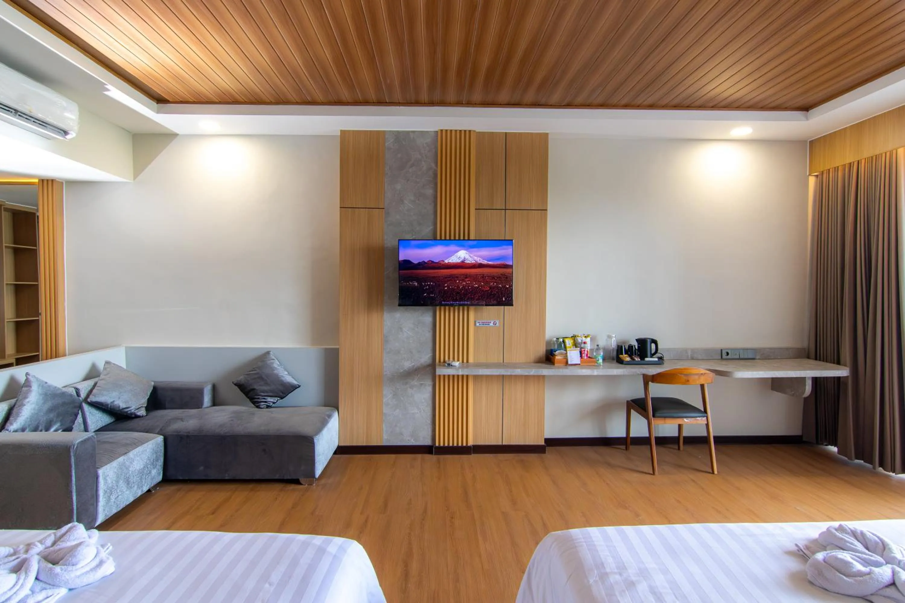 Bedroom, Bed in Azana BeSt Hotel Batu