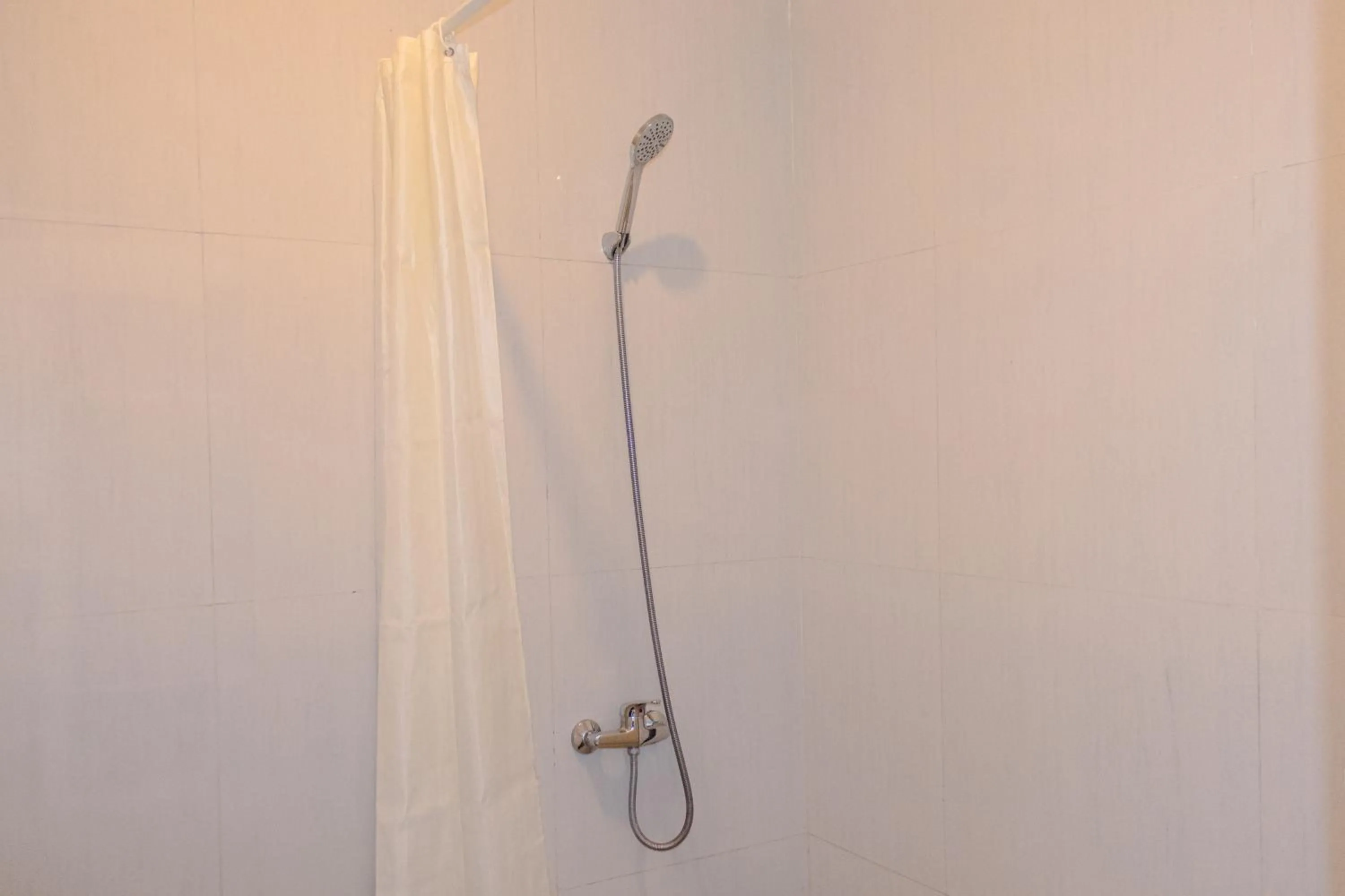 Shower in Azana BeSt Hotel Batu