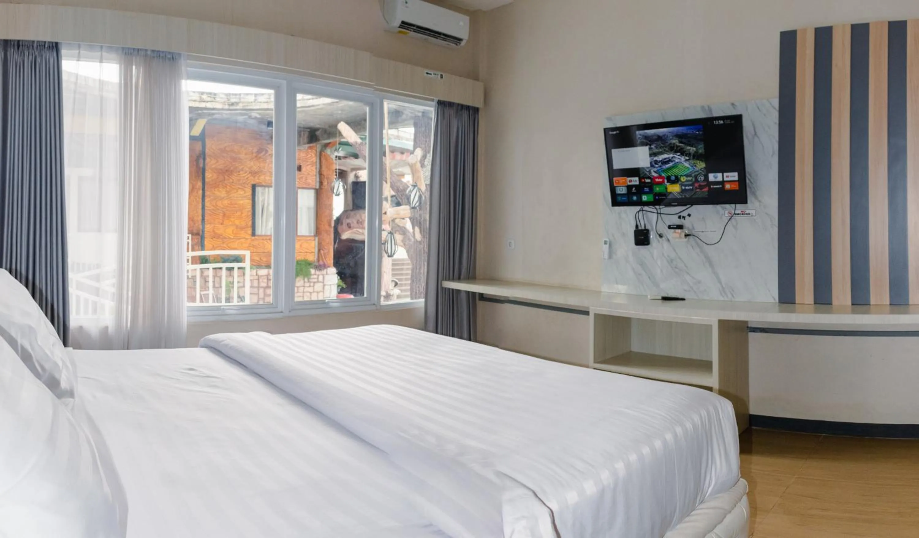 Bedroom, Bed in Azana BeSt Hotel Batu