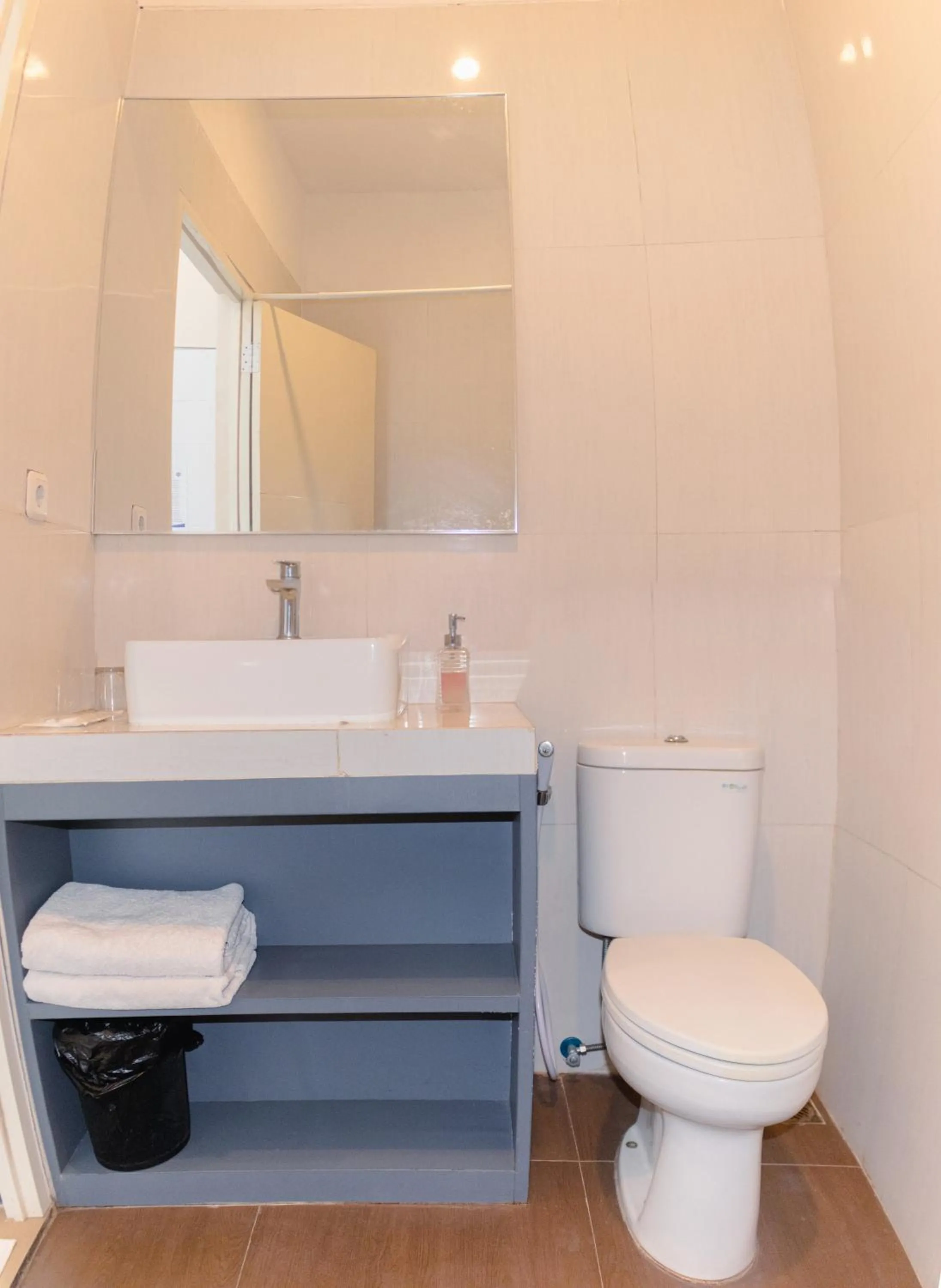 Toilet in Azana BeSt Hotel Batu