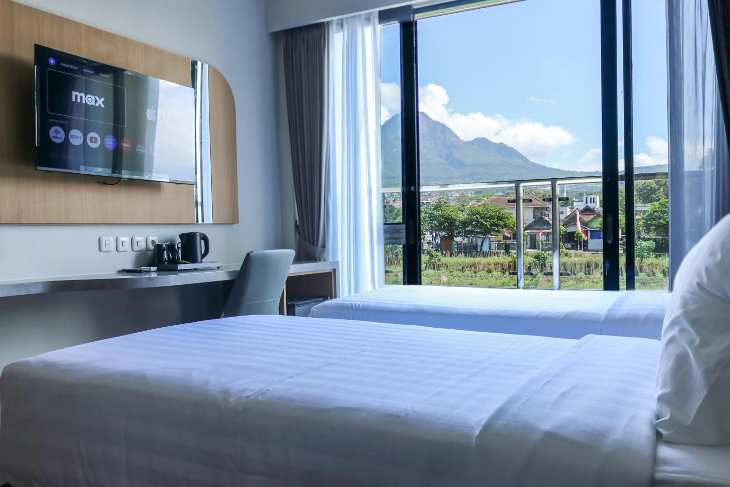 Bedroom, Bed in Azana BeSt Hotel Batu