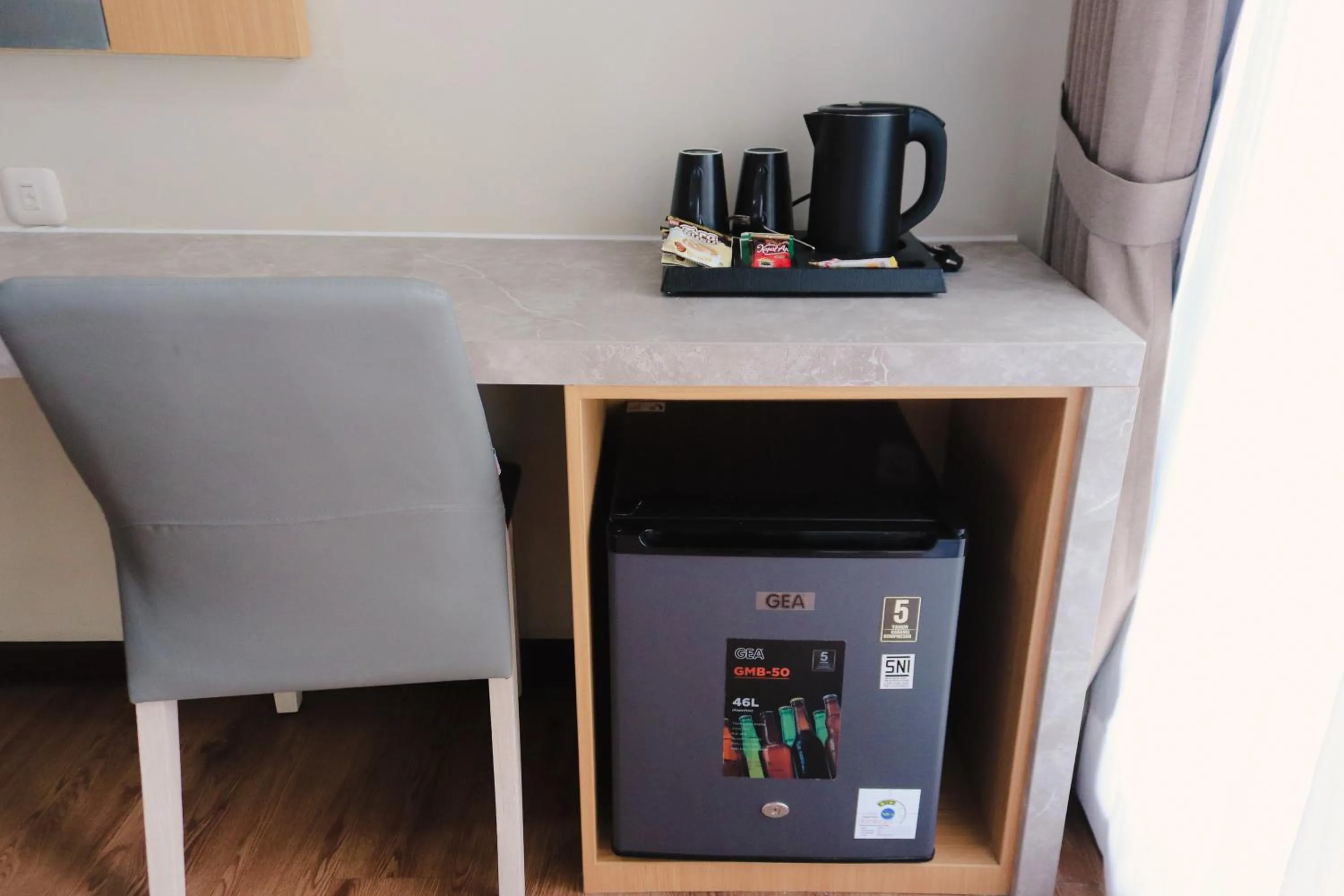 Coffee/tea facilities in Azana BeSt Hotel Batu
