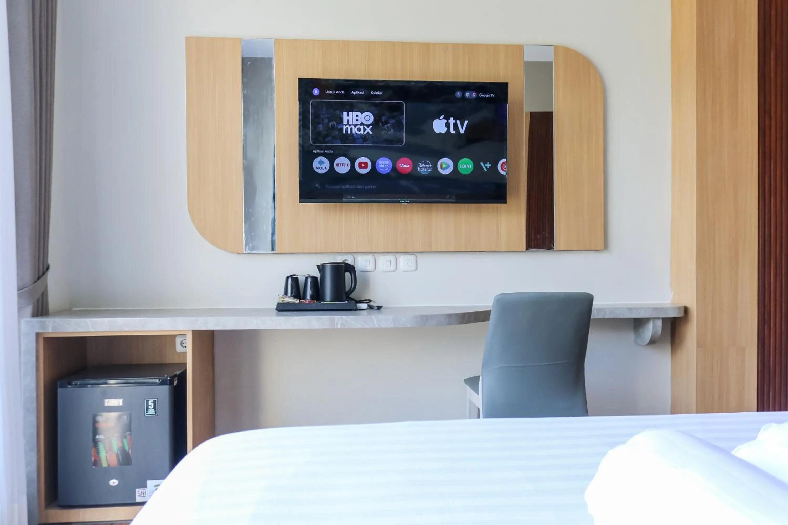 TV and multimedia, Bed in Azana BeSt Hotel Batu