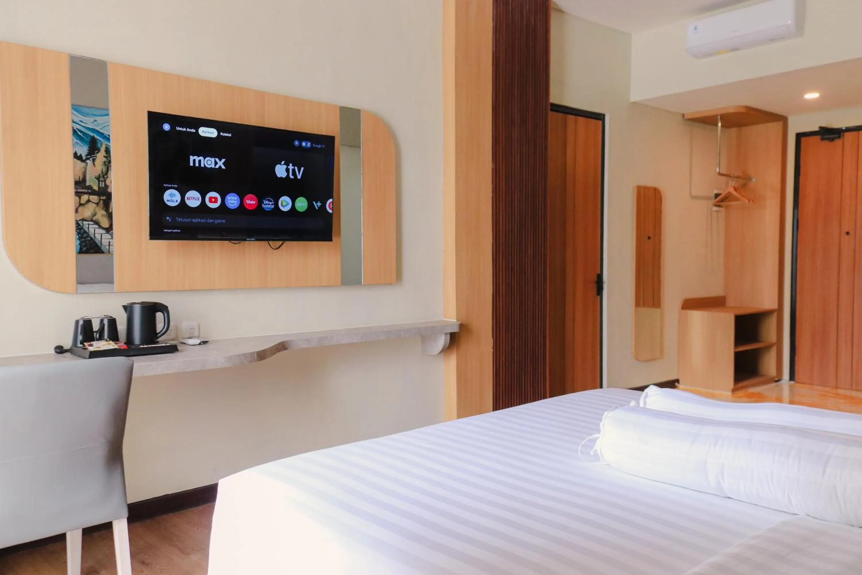 Bedroom, Bed in Azana BeSt Hotel Batu