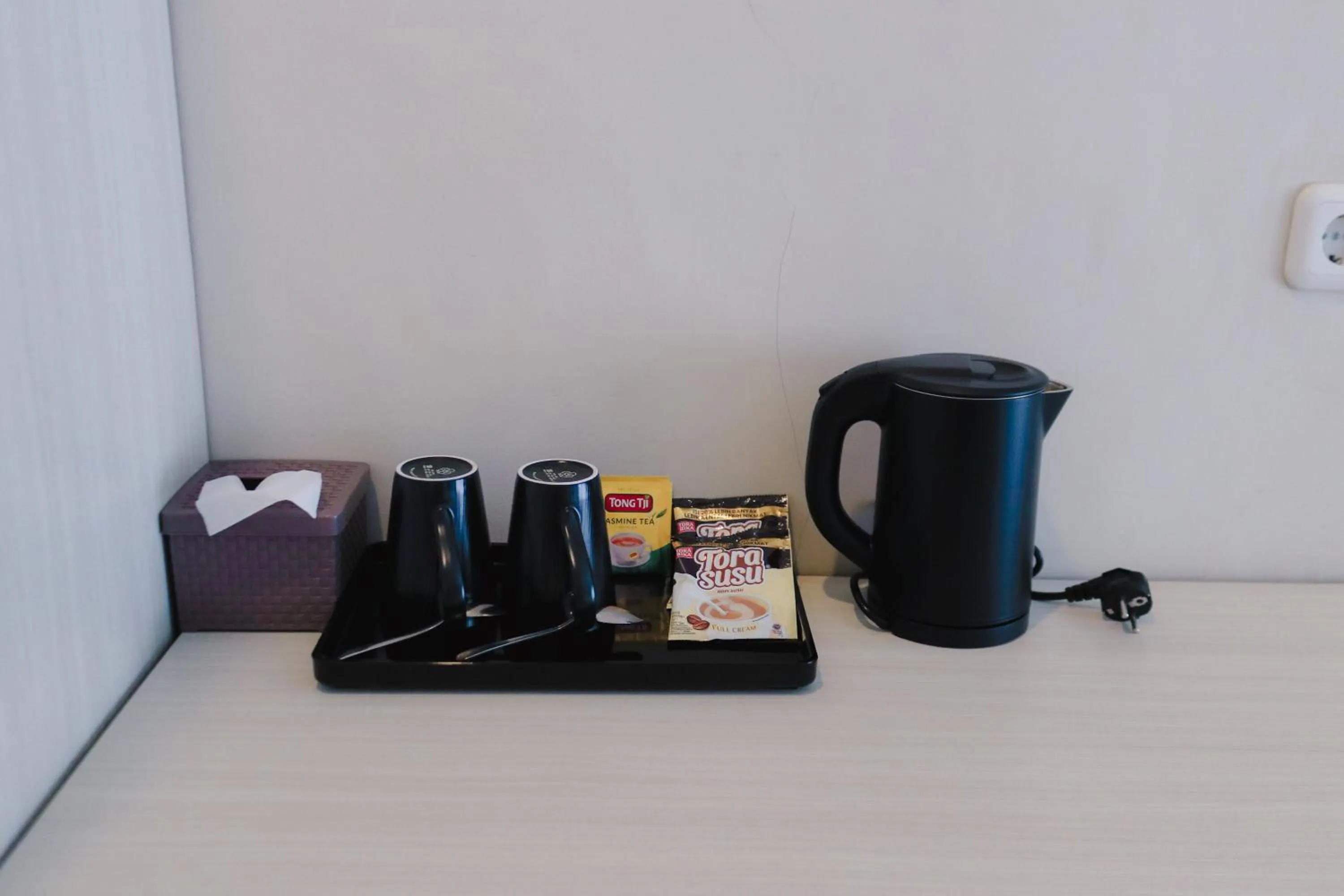 Coffee/tea facilities in Azana BeSt Hotel Batu