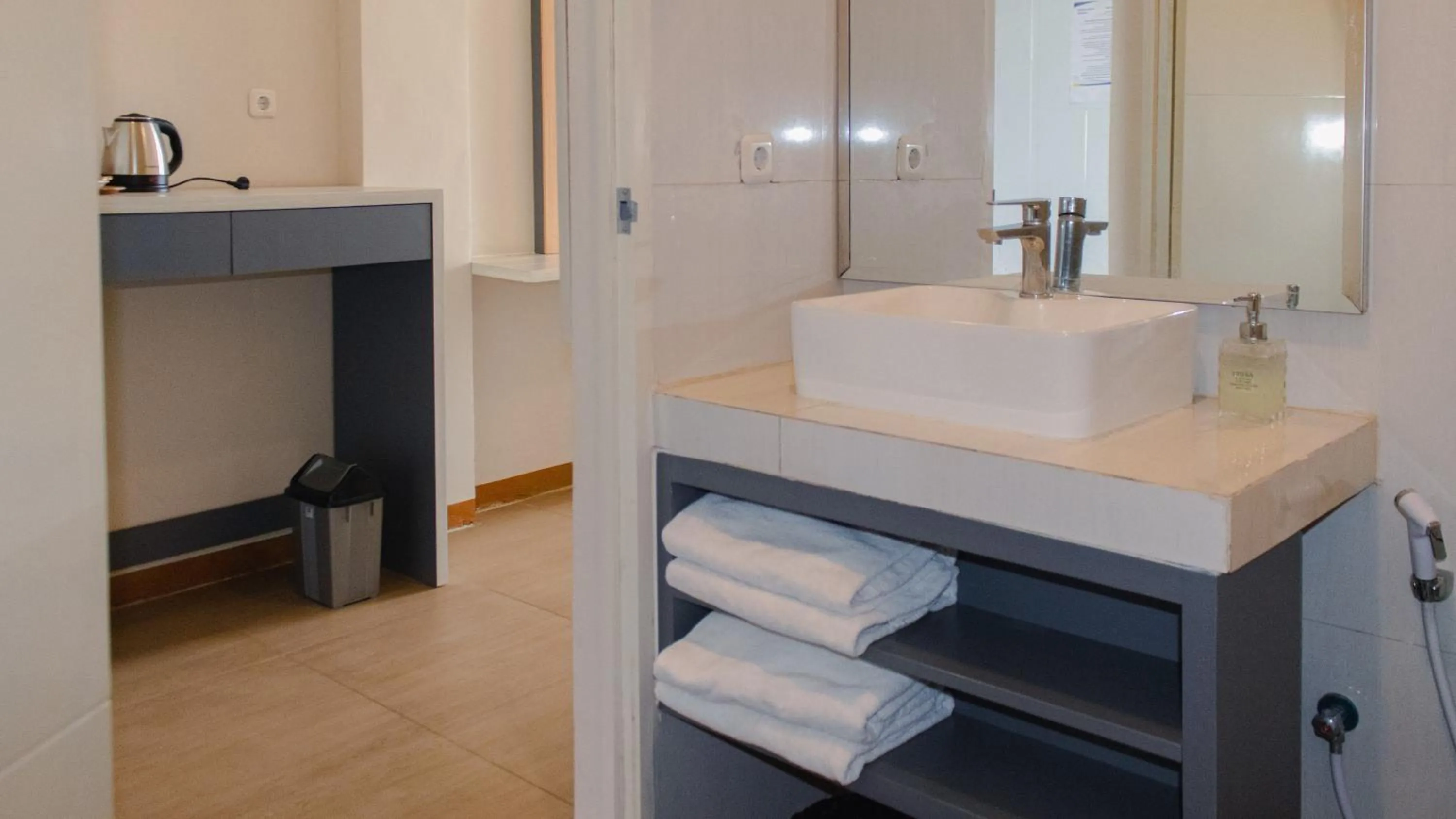 Bathroom in Azana BeSt Hotel Batu